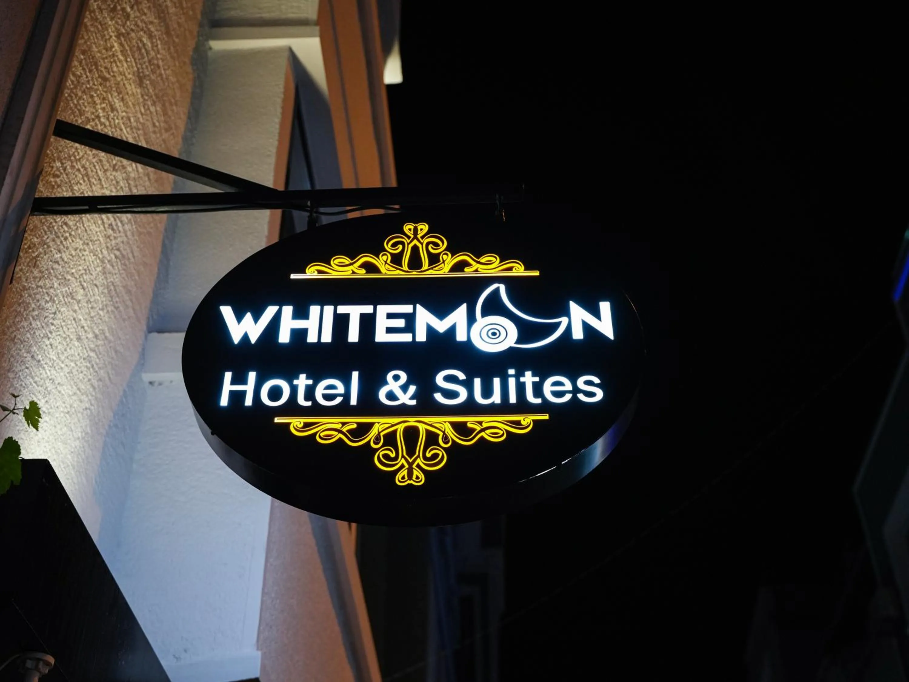Night in Whıte Moon Hotel Suites
