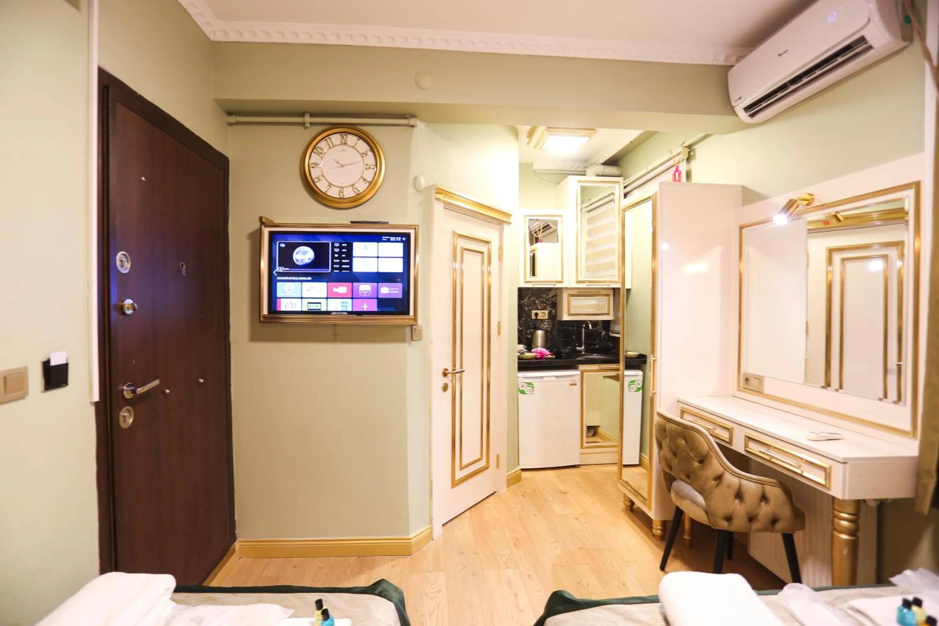 TV and multimedia in Whıte Moon Hotel Suites