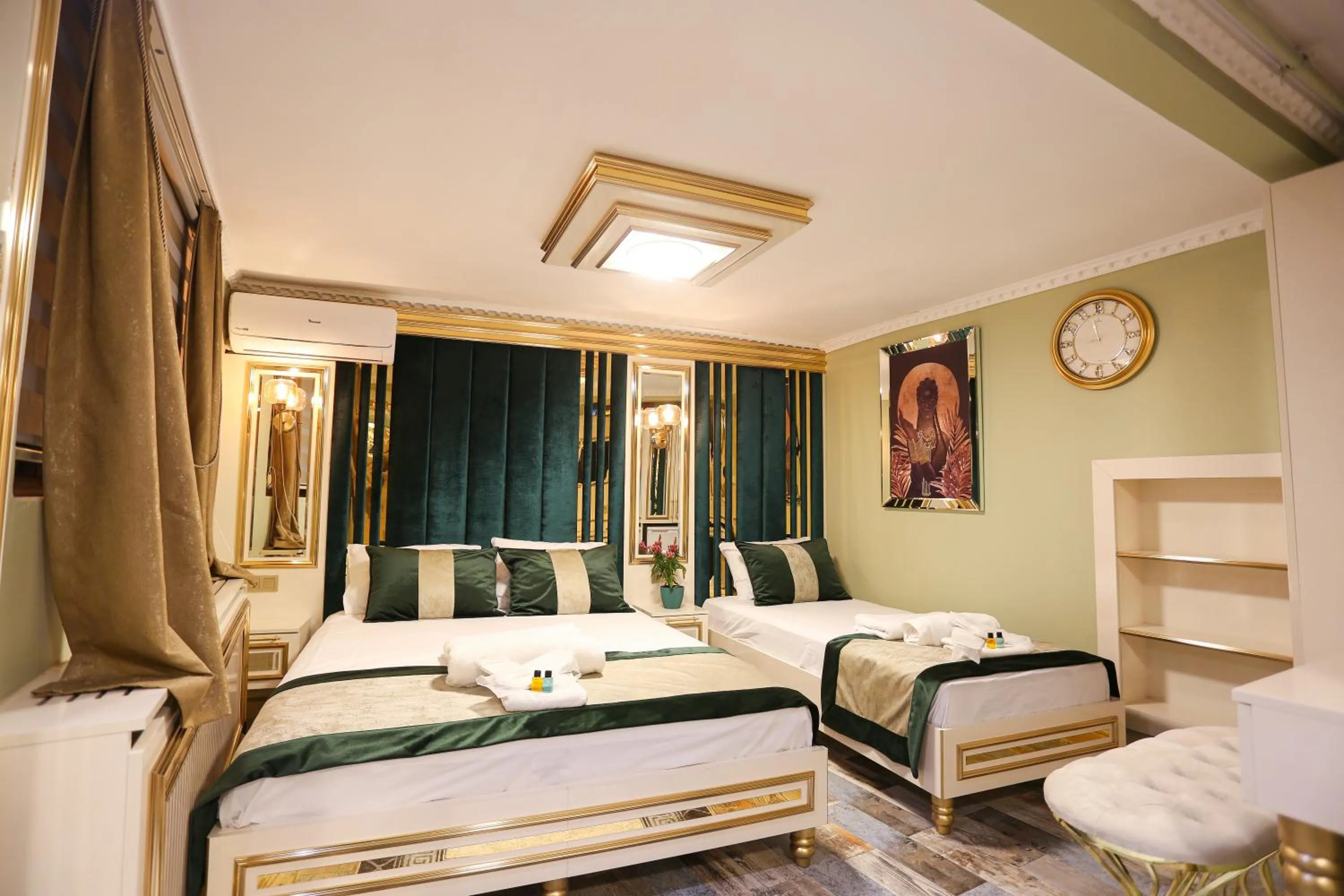 Bed in Whıte Moon Hotel Suites
