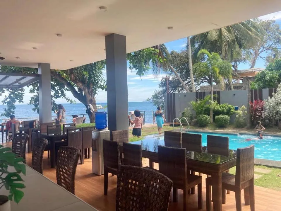 Restaurant/places to eat in Baki Divers and Beach Resort