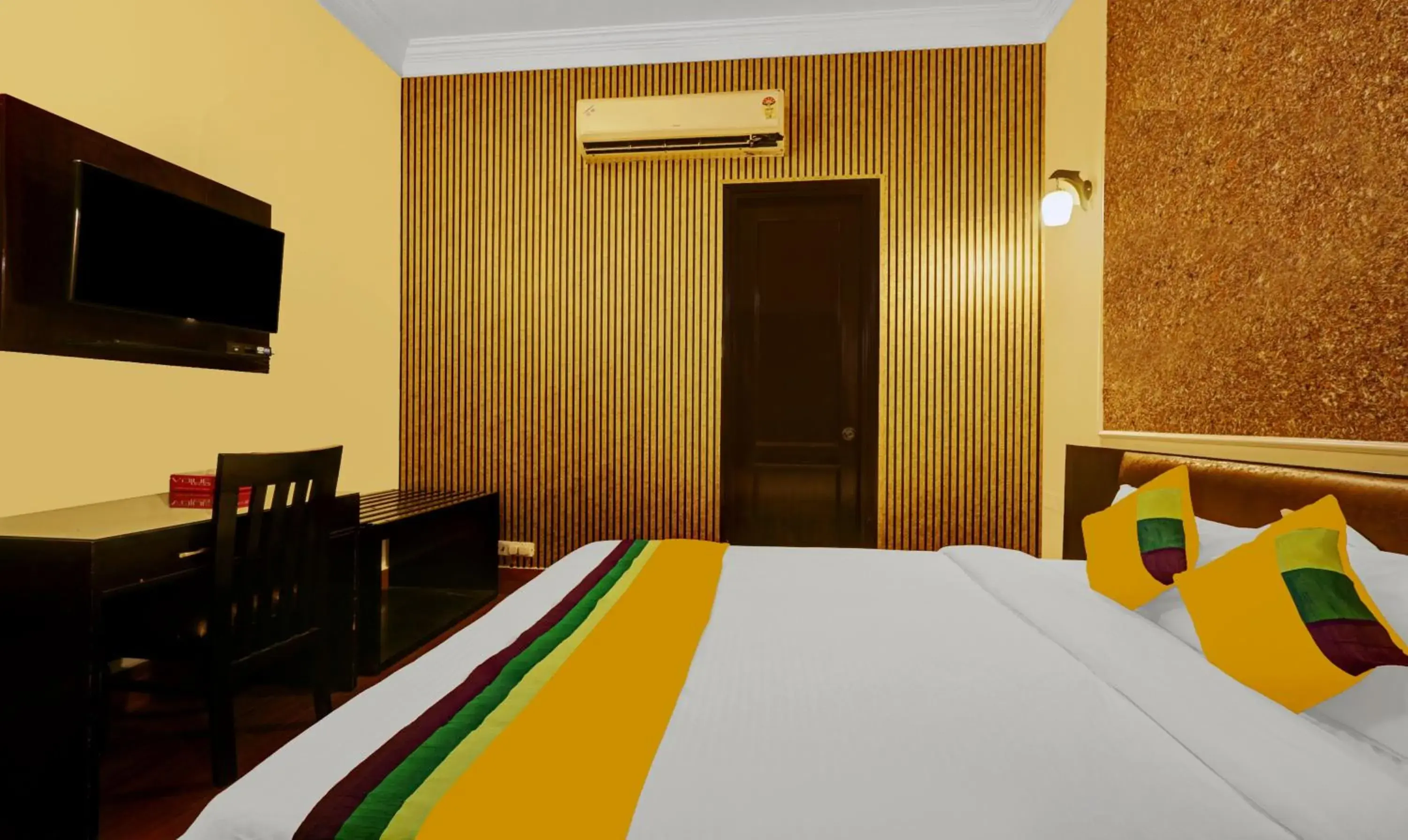 Bedroom, Bed in Itsy Hotels Connaught Mews Bedroom, Bed in Itsy Hotels Connaught Mews