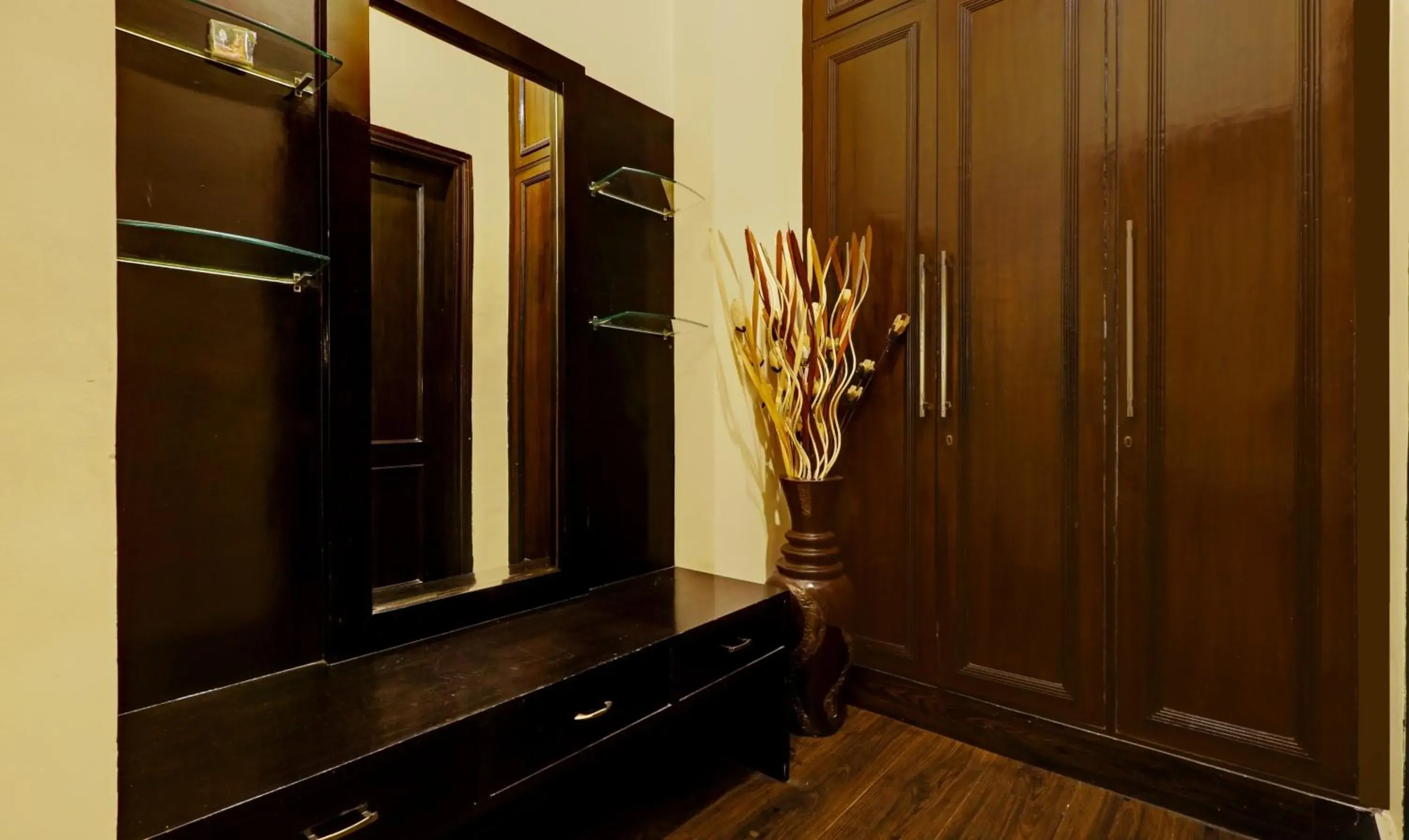 wardrobe in Itsy Hotels Connaught Mews wardrobe in Itsy Hotels Connaught Mews