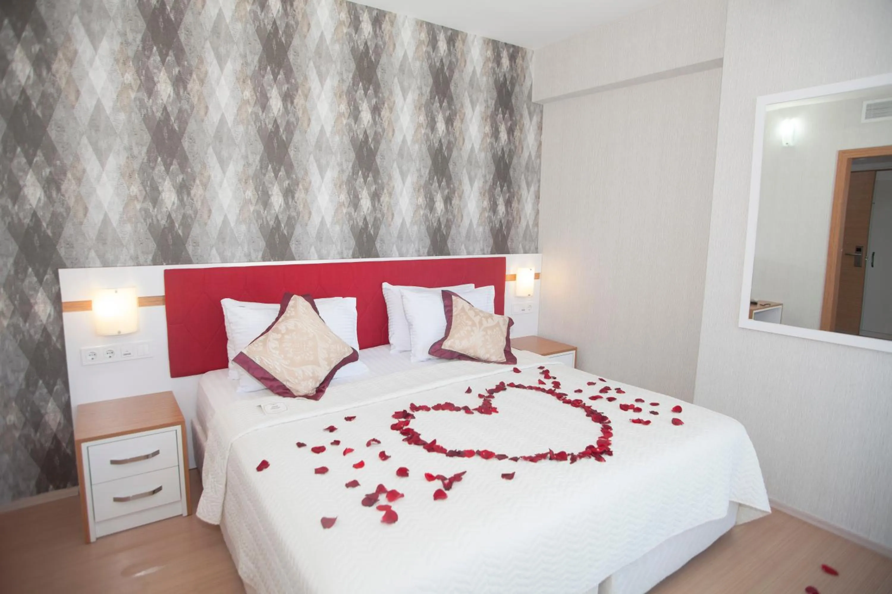 Bedroom, Bed in Samsun Konaks