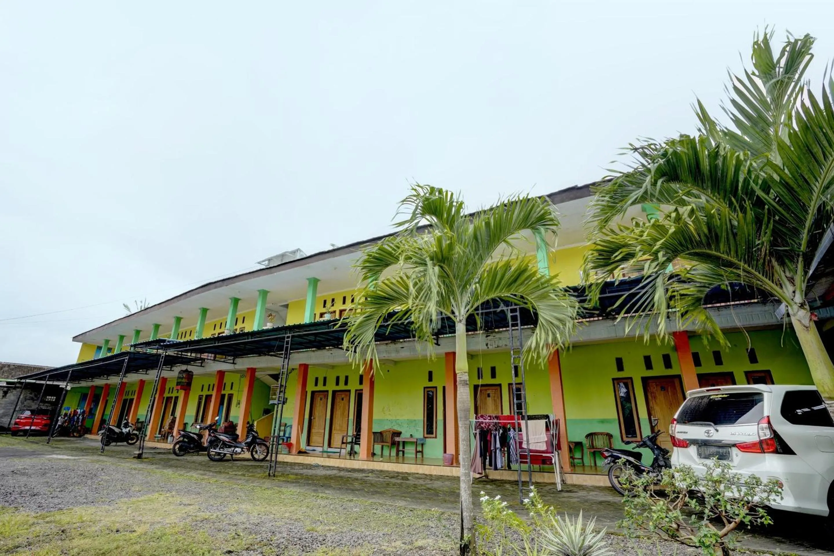 Facade/entrance in Hotel O Anisah Adil Homestay SyariahNearsmart Kampung Desa Pakistaji