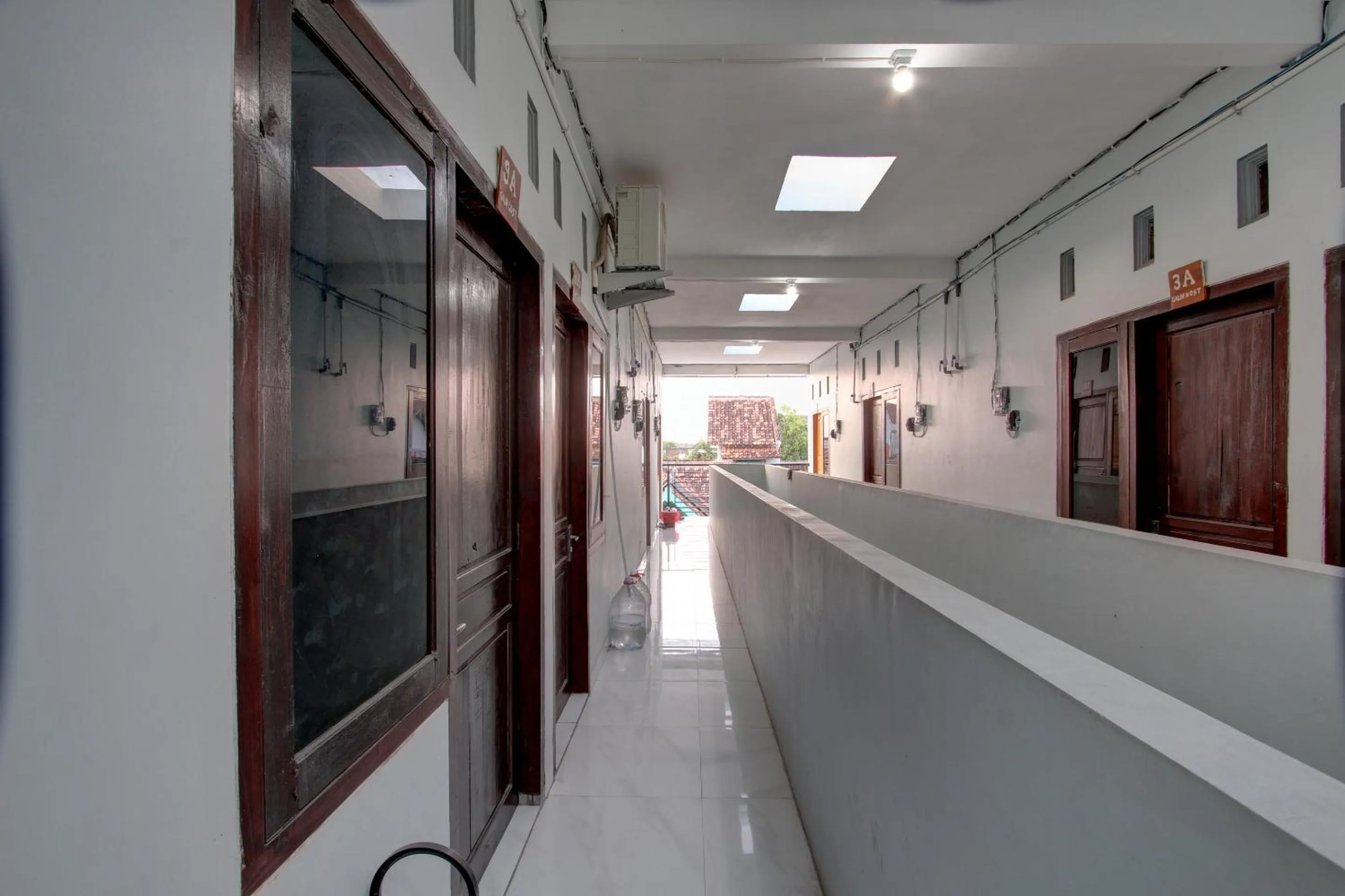 Lobby or reception in Hotel O Galih Kost 1 Syariah