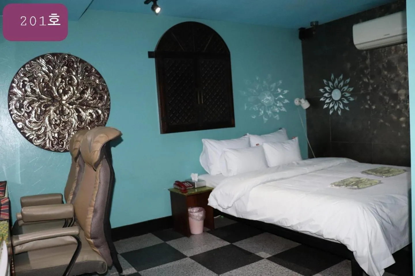 Bed in Hotel Marigold