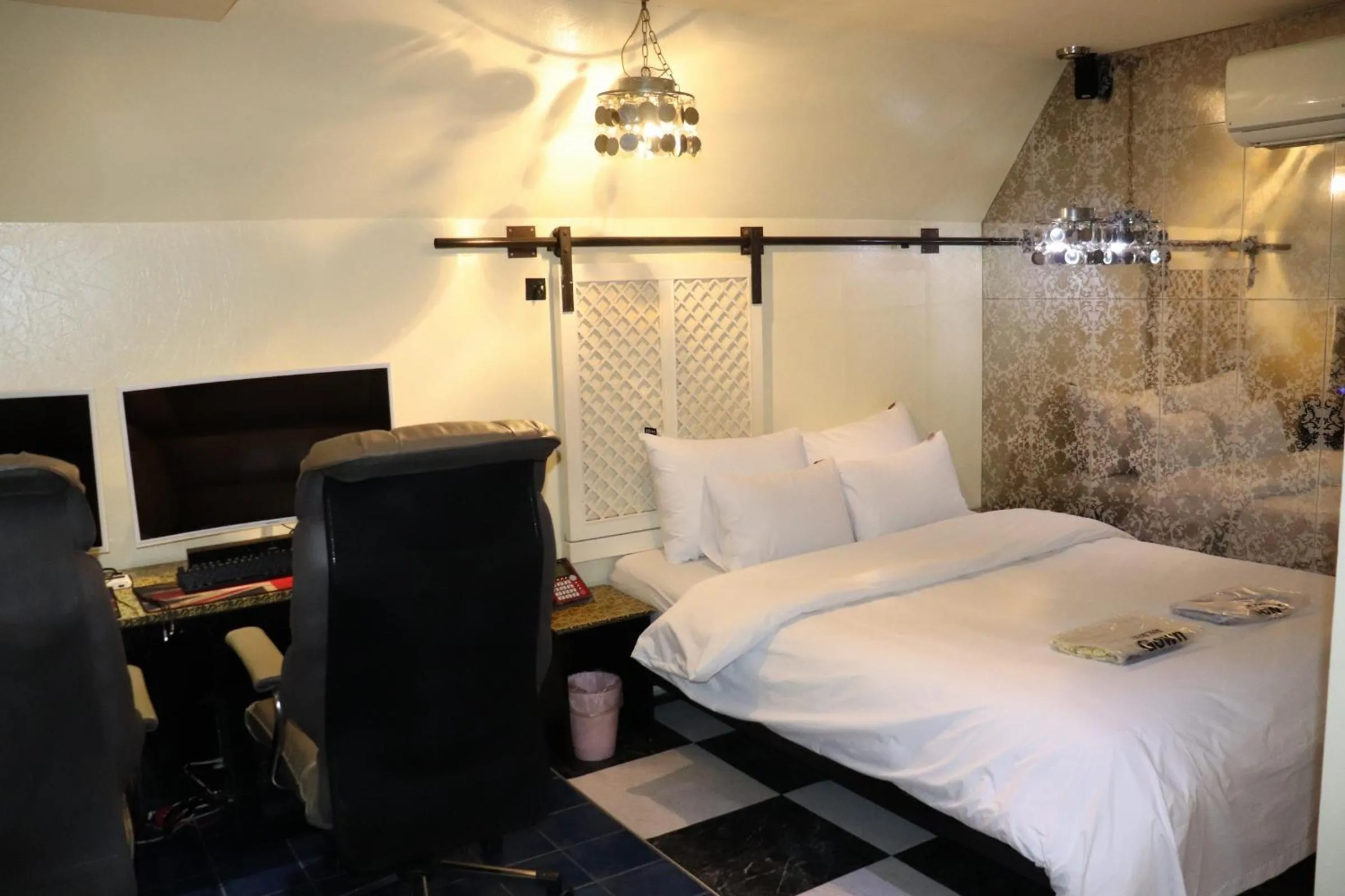 Bed in Hotel Marigold