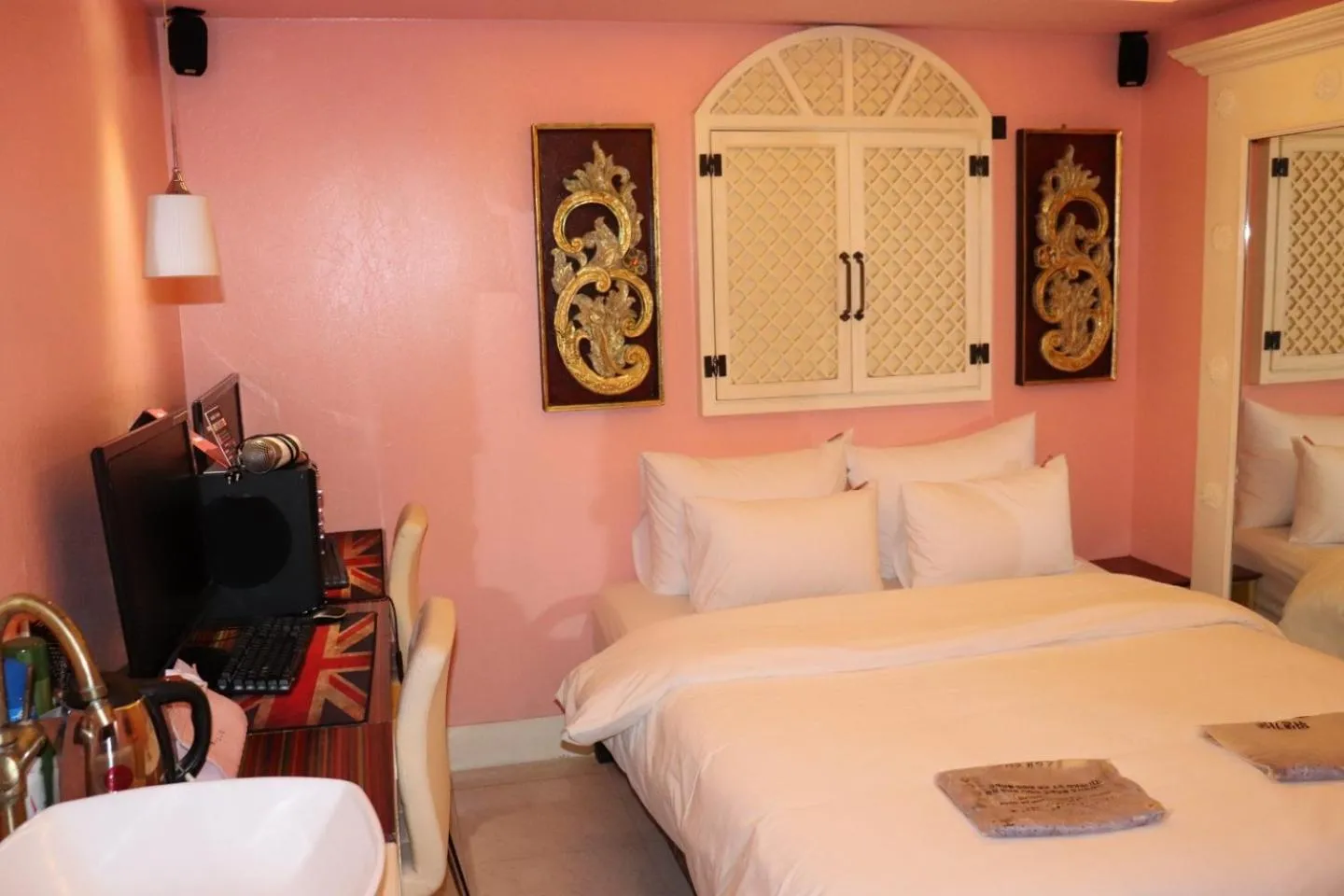 Bed in Hotel Marigold