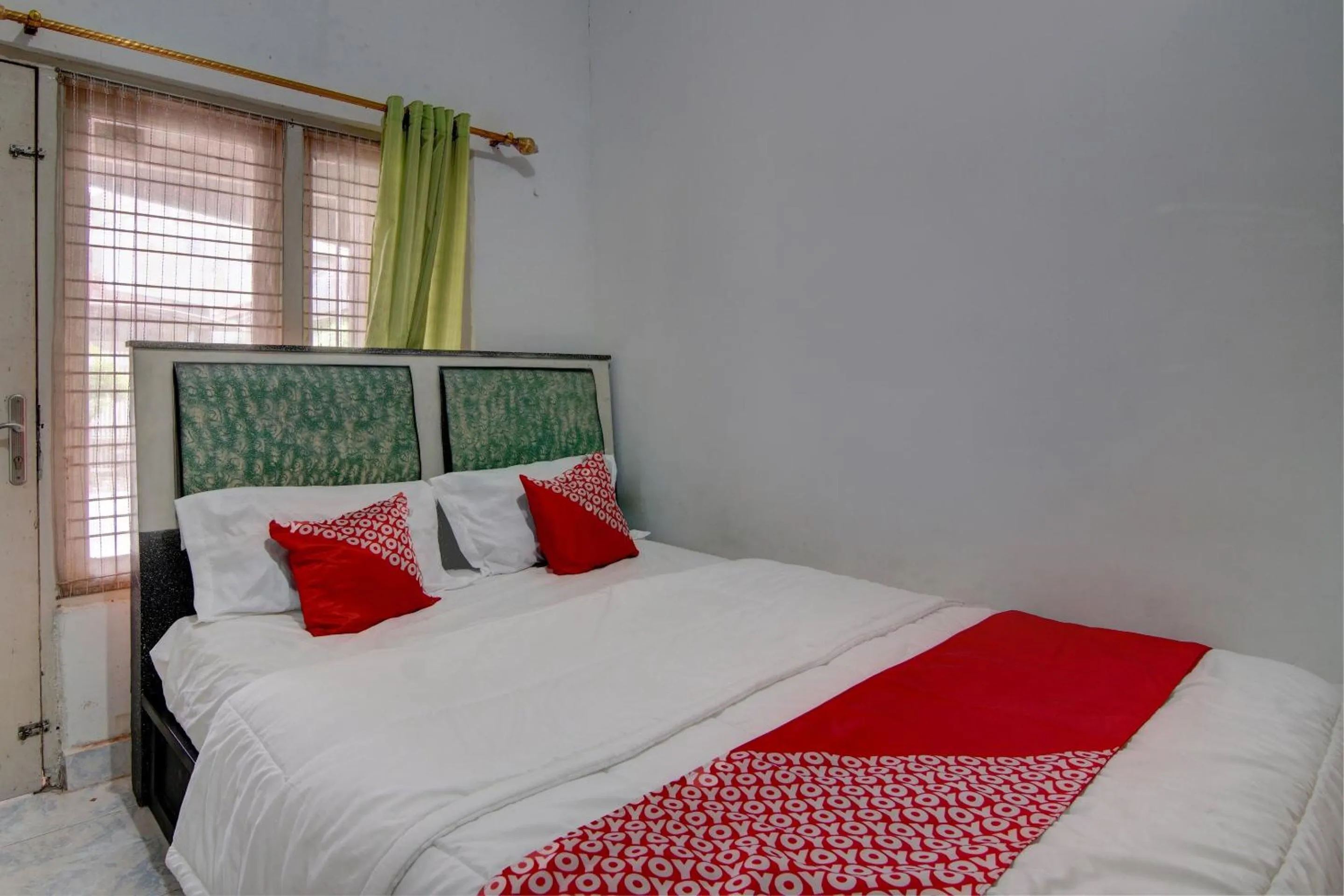 Bedroom, Bed in OYO 92833 Penginapan Syariah