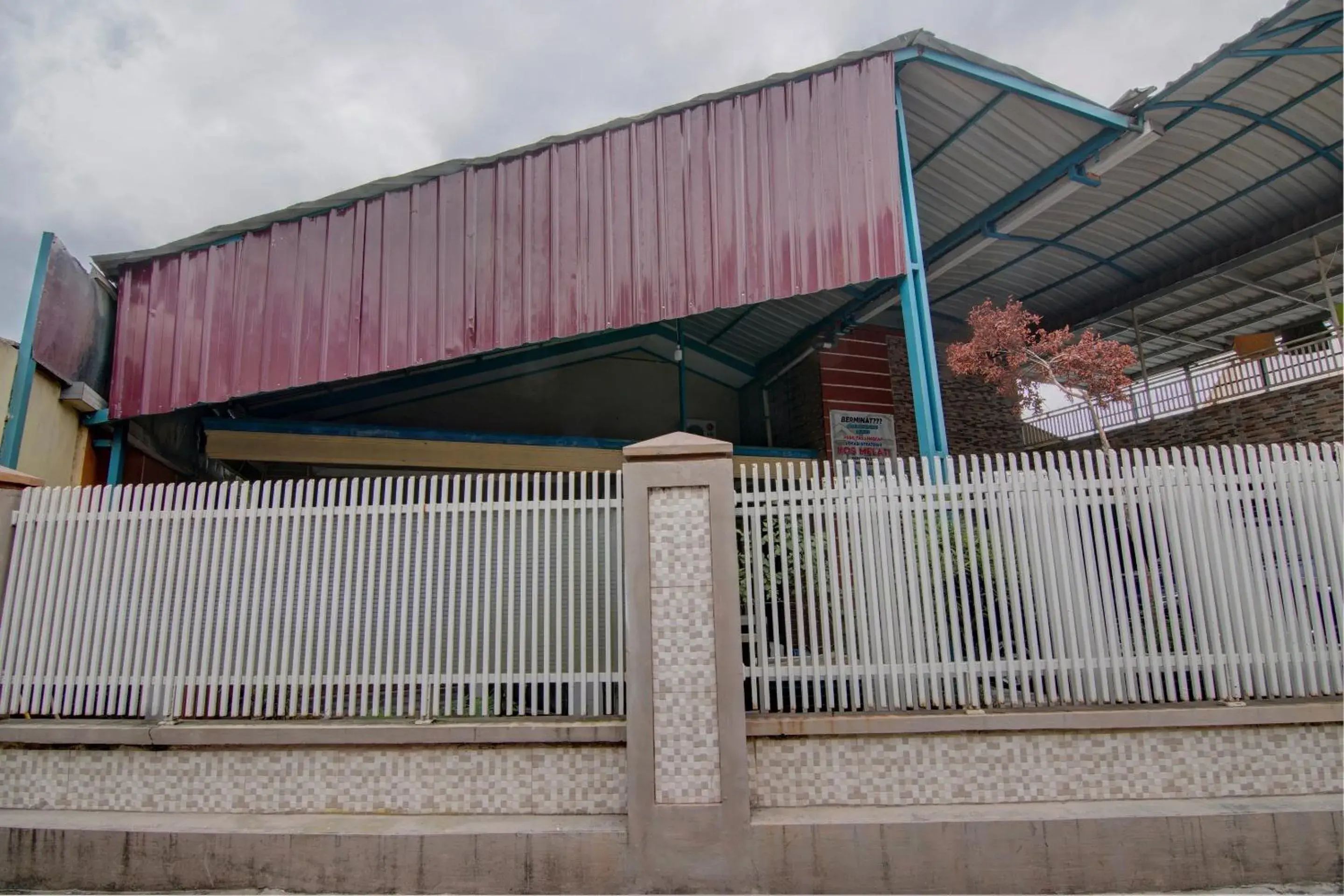 Facade/entrance in OYO 92833 Penginapan Syariah Facade/entrance in OYO 92833 Penginapan Syariah