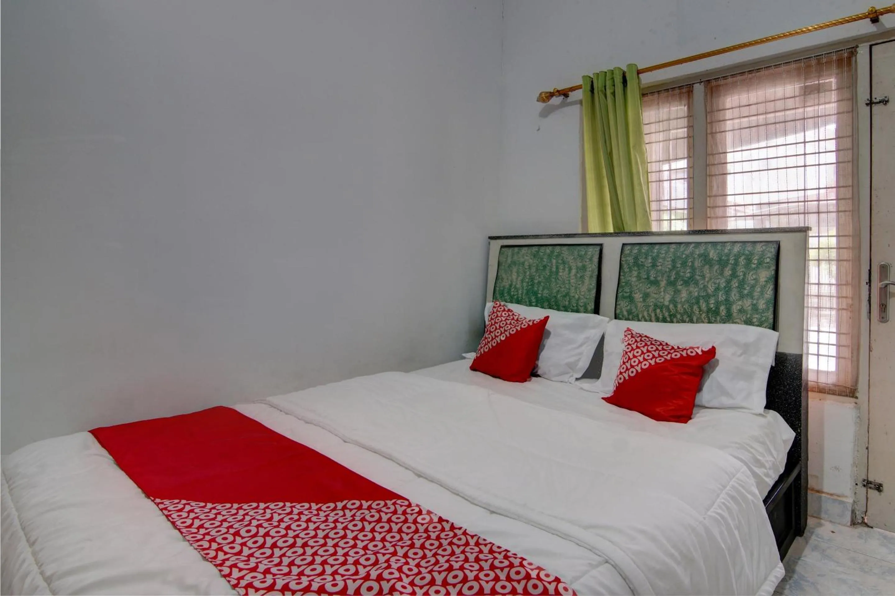 Bedroom, Bed in OYO 92833 Penginapan Syariah
