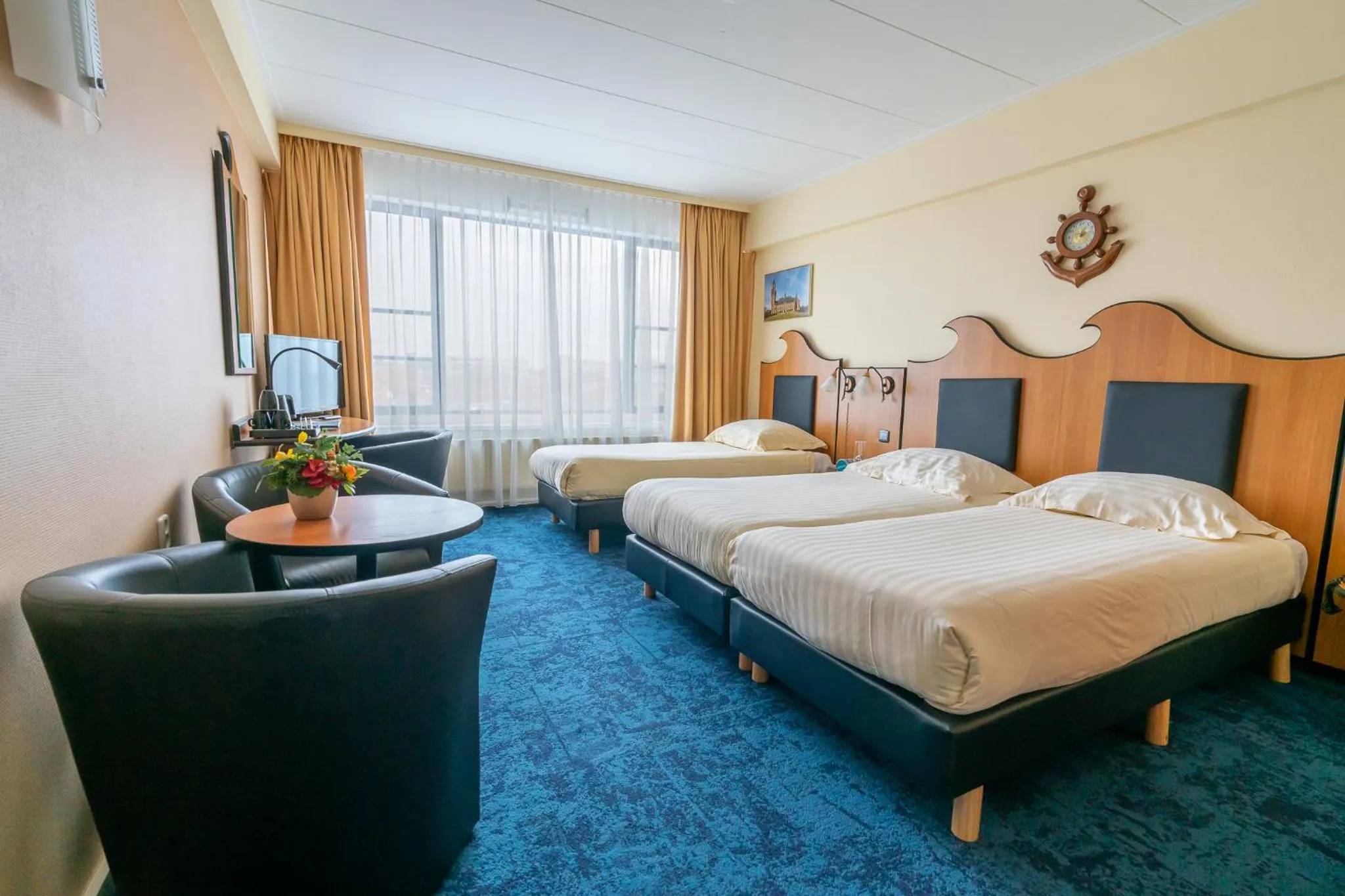 Photo of the whole room in Badhotel The Hague Scheveningen