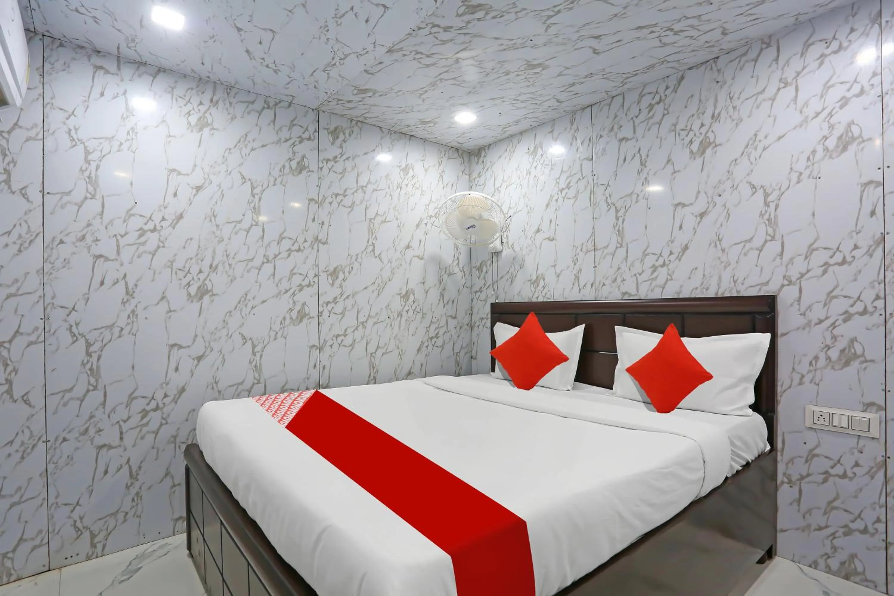 Bedroom in Hotel O Happy Hours