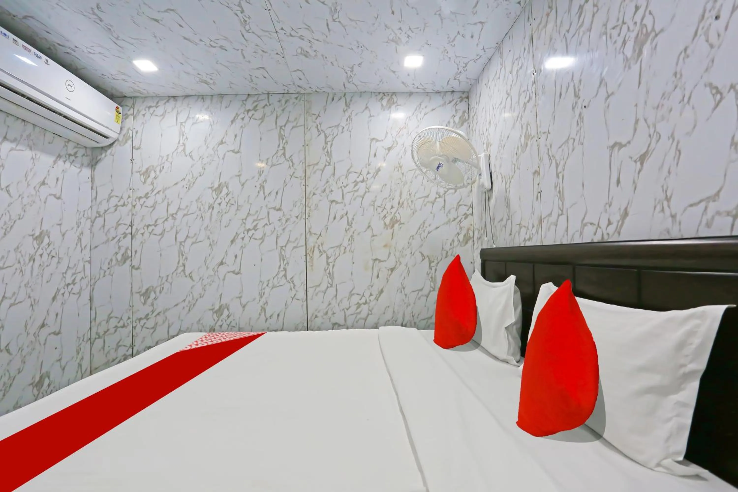 Bedroom in Hotel O Happy Hours