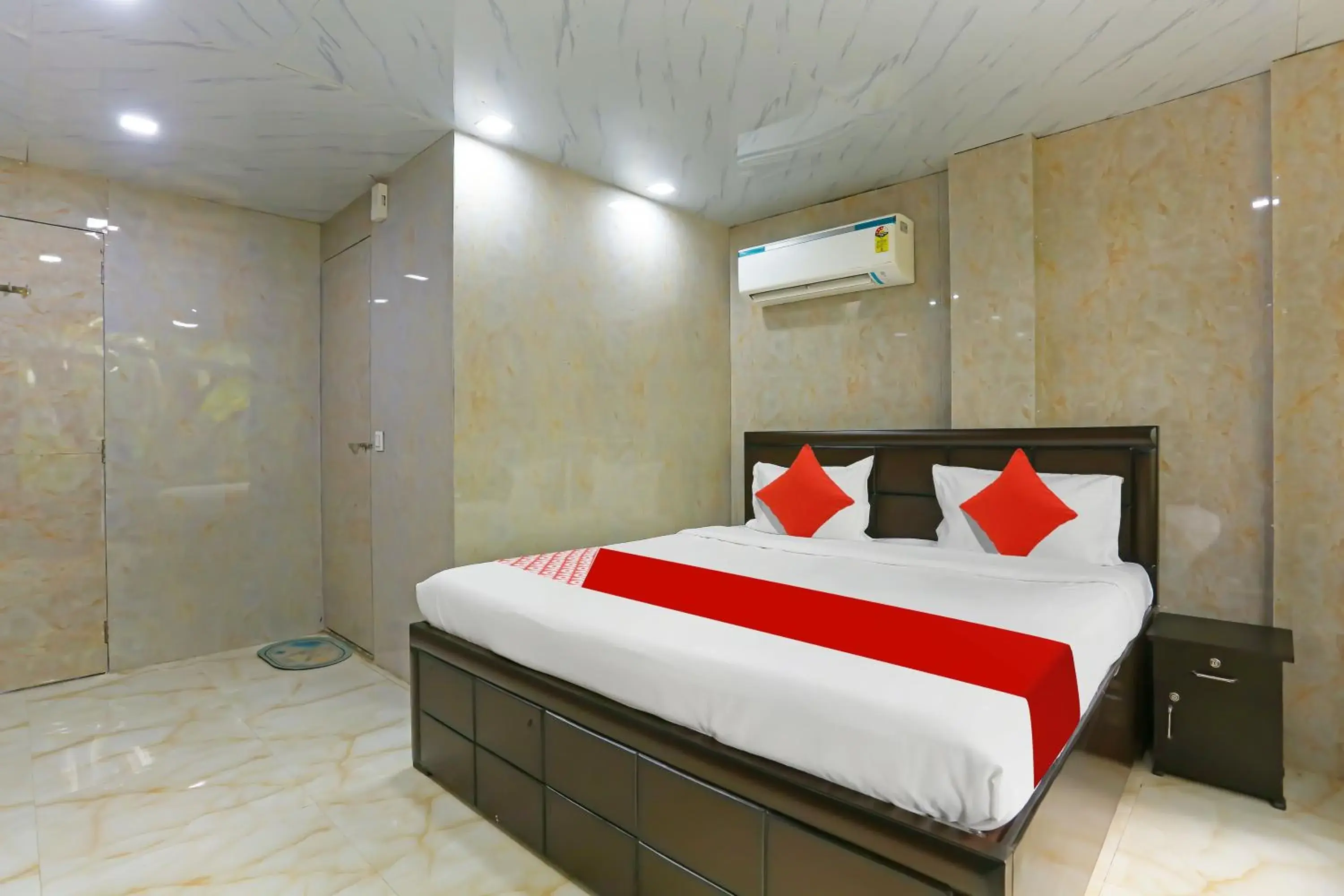 Classic Triple Room - single occupancy in Hotel O Happy Hours Classic Triple Room - single occupancy in Hotel O Happy Hours