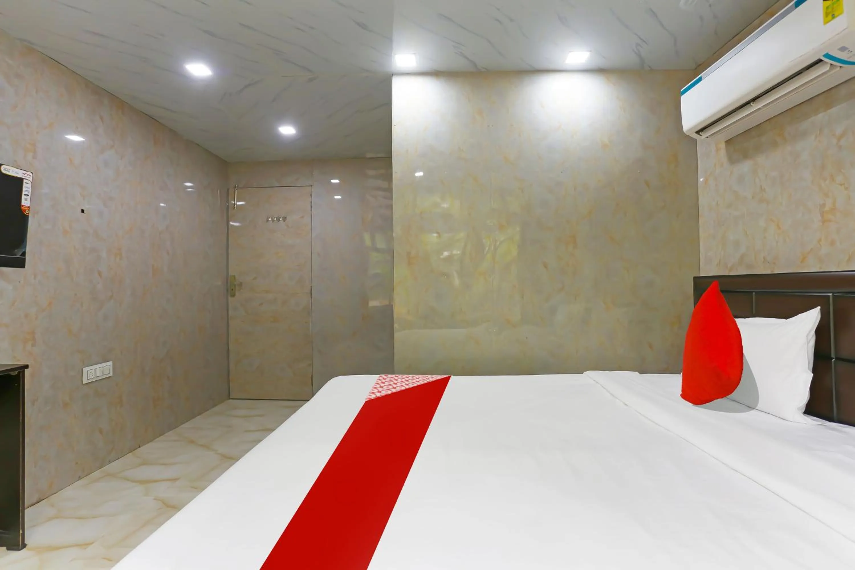 Bedroom in Hotel O Happy Hours