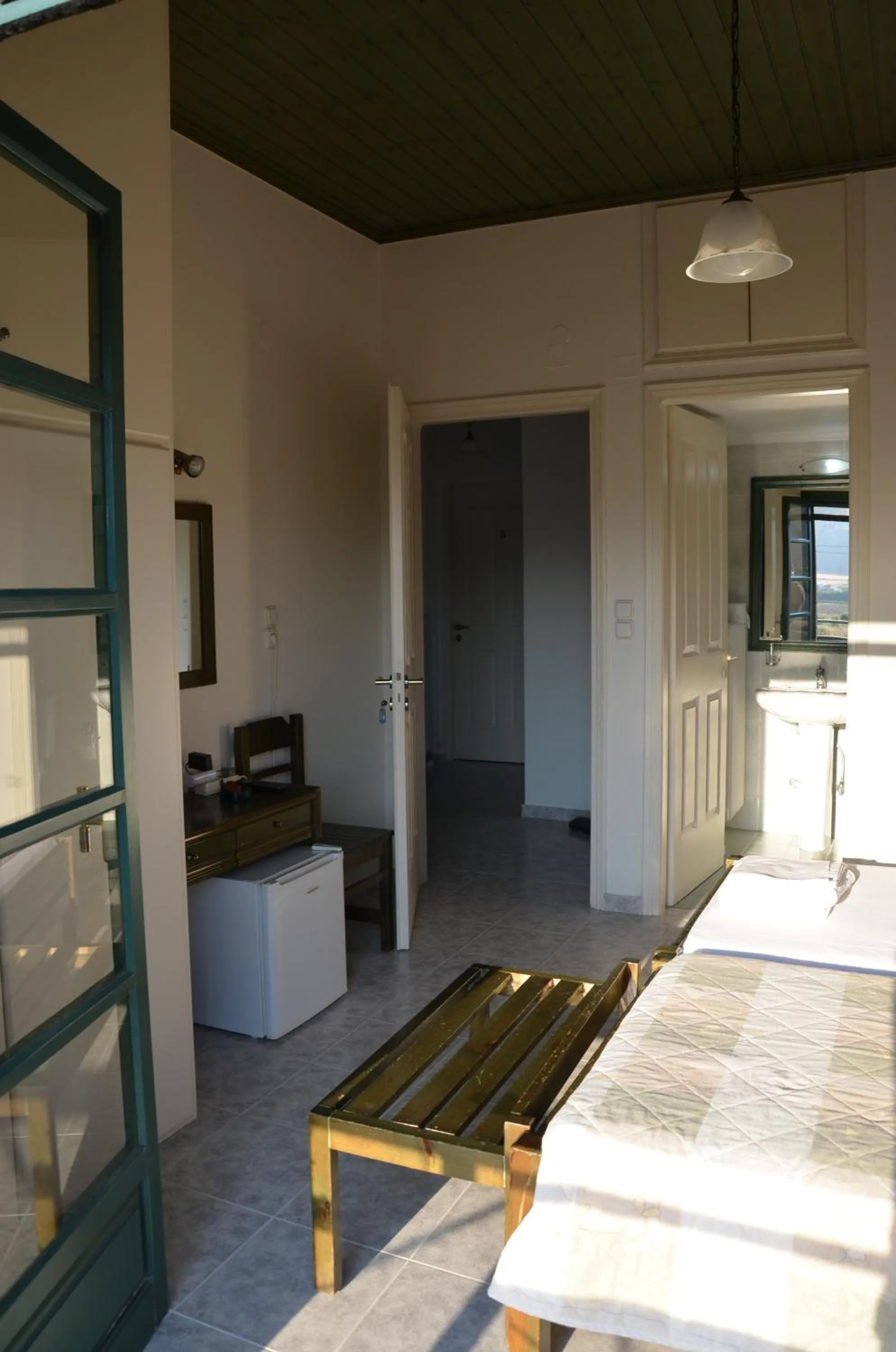  Twin Room with Balcony - single occupancy in Rena's House