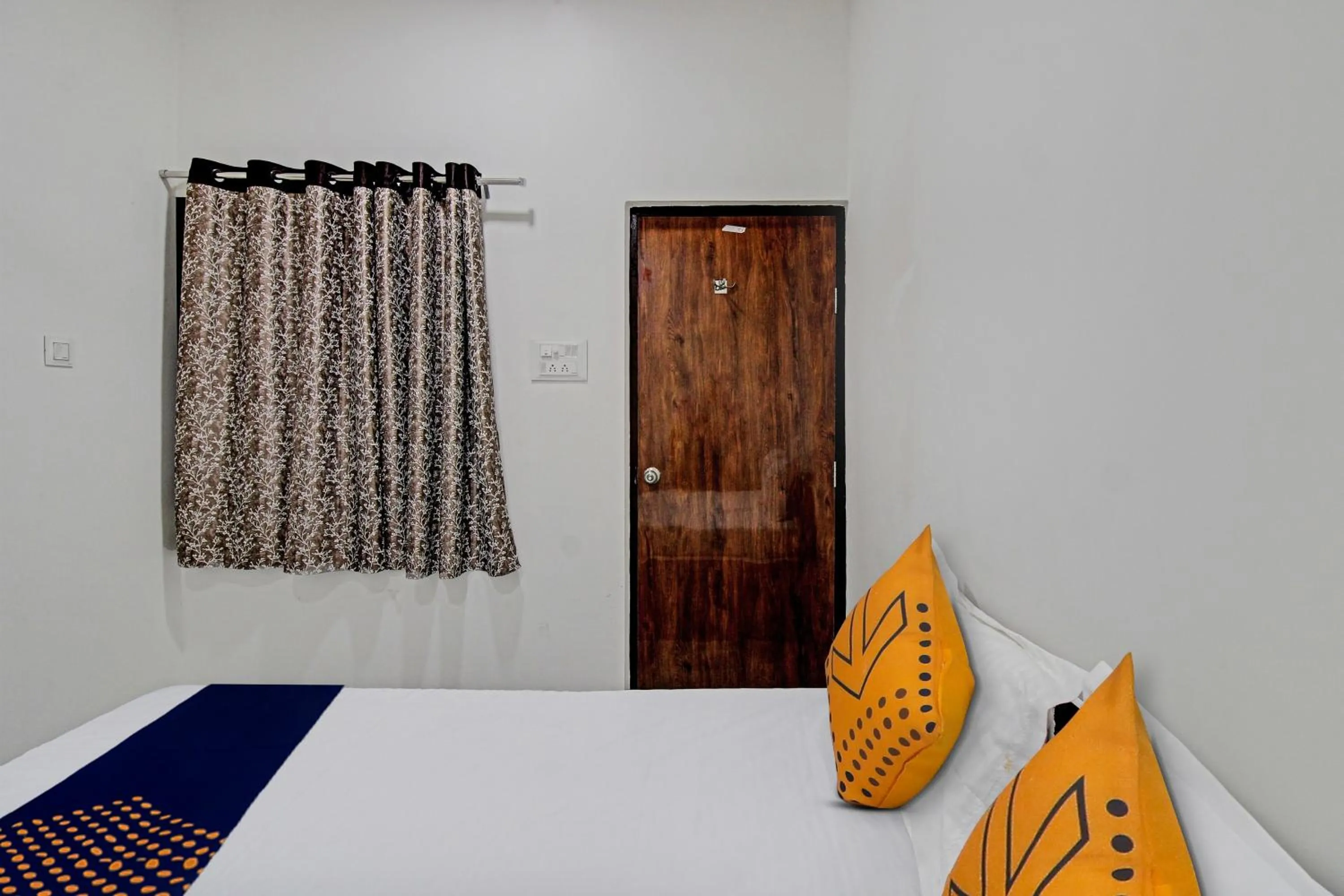 Bedroom, Bed in Spot On Tulsi Stay Inn