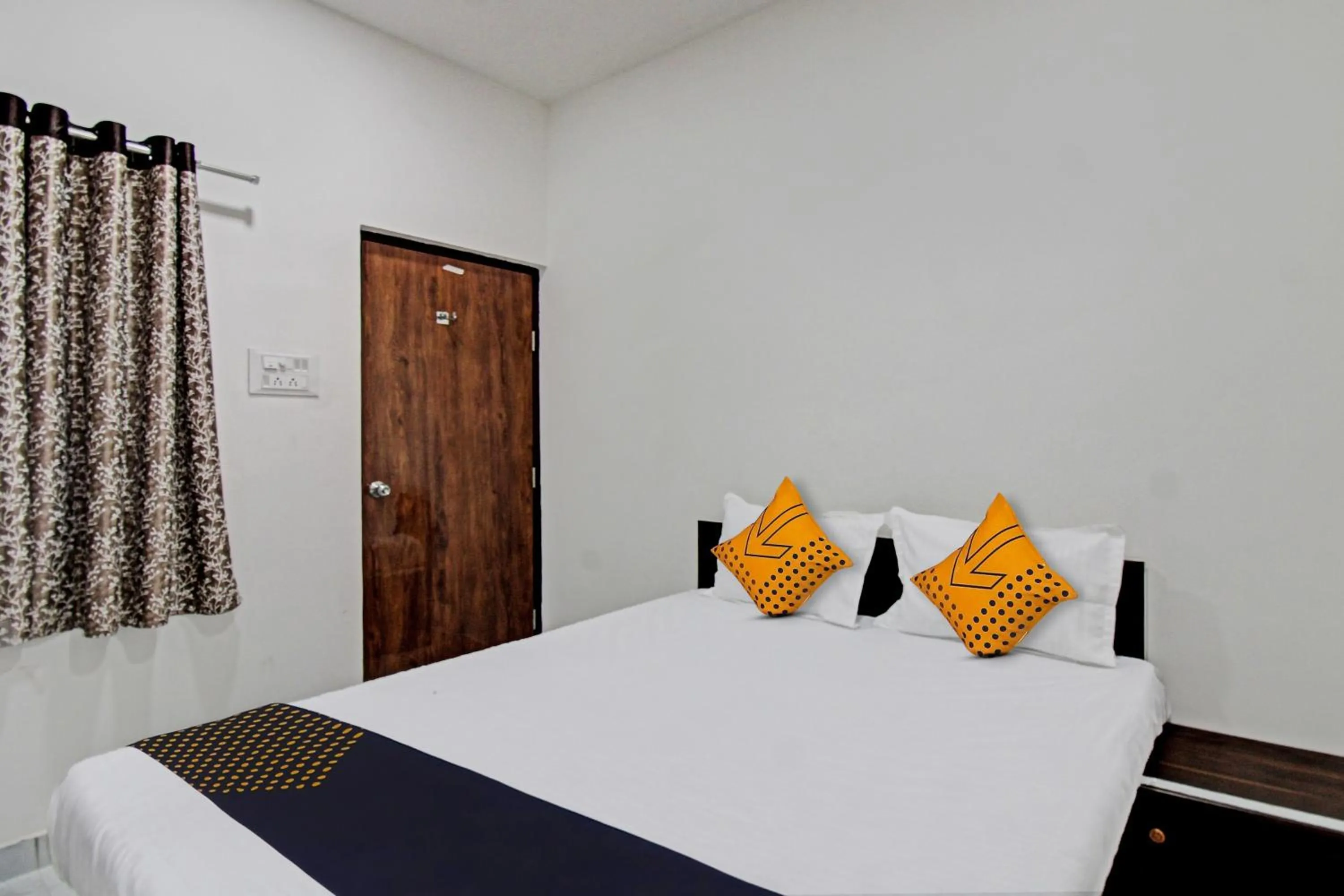 Bedroom, Bed in Spot On Tulsi Stay Inn