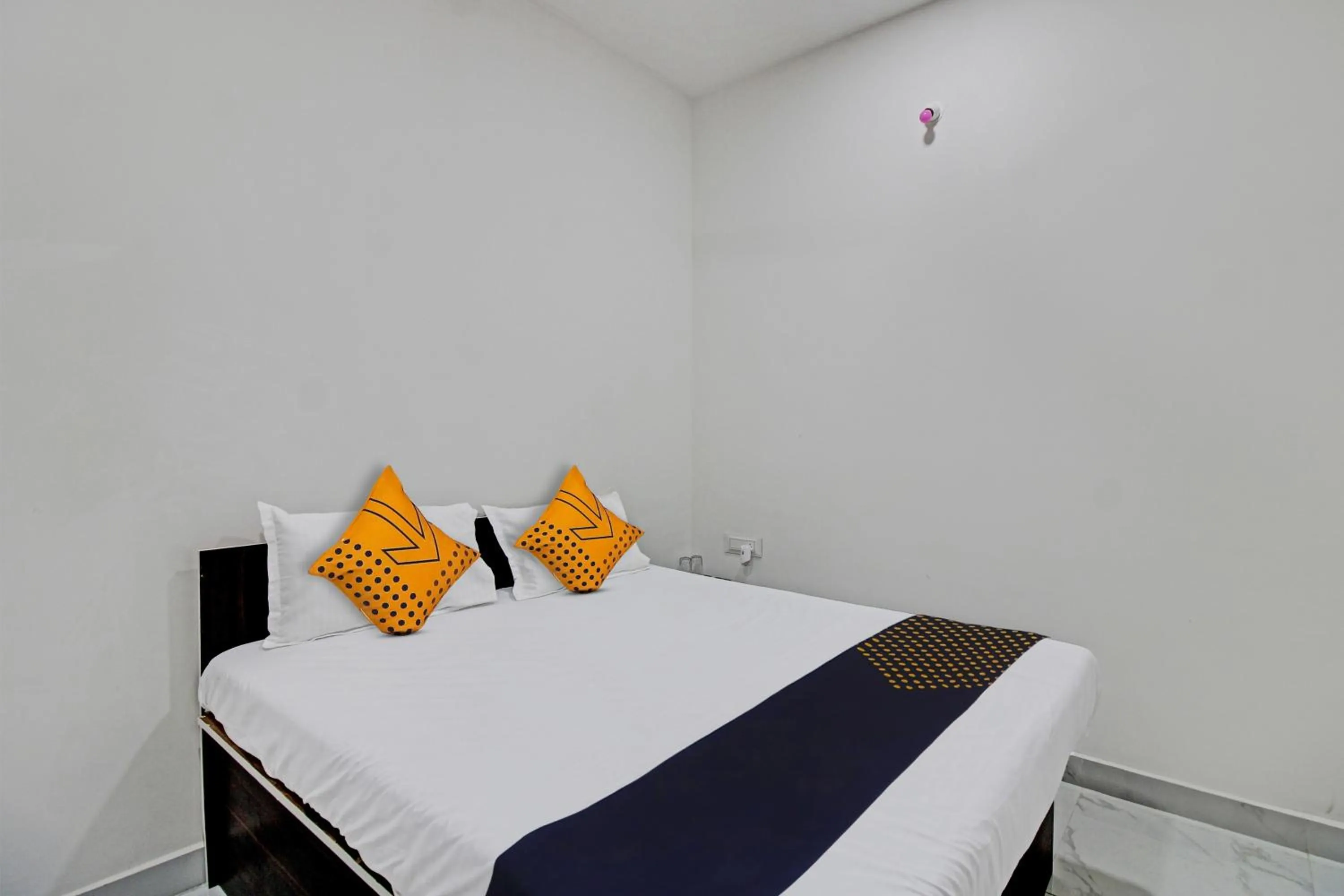 Bedroom, Bed in Spot On Tulsi Stay Inn