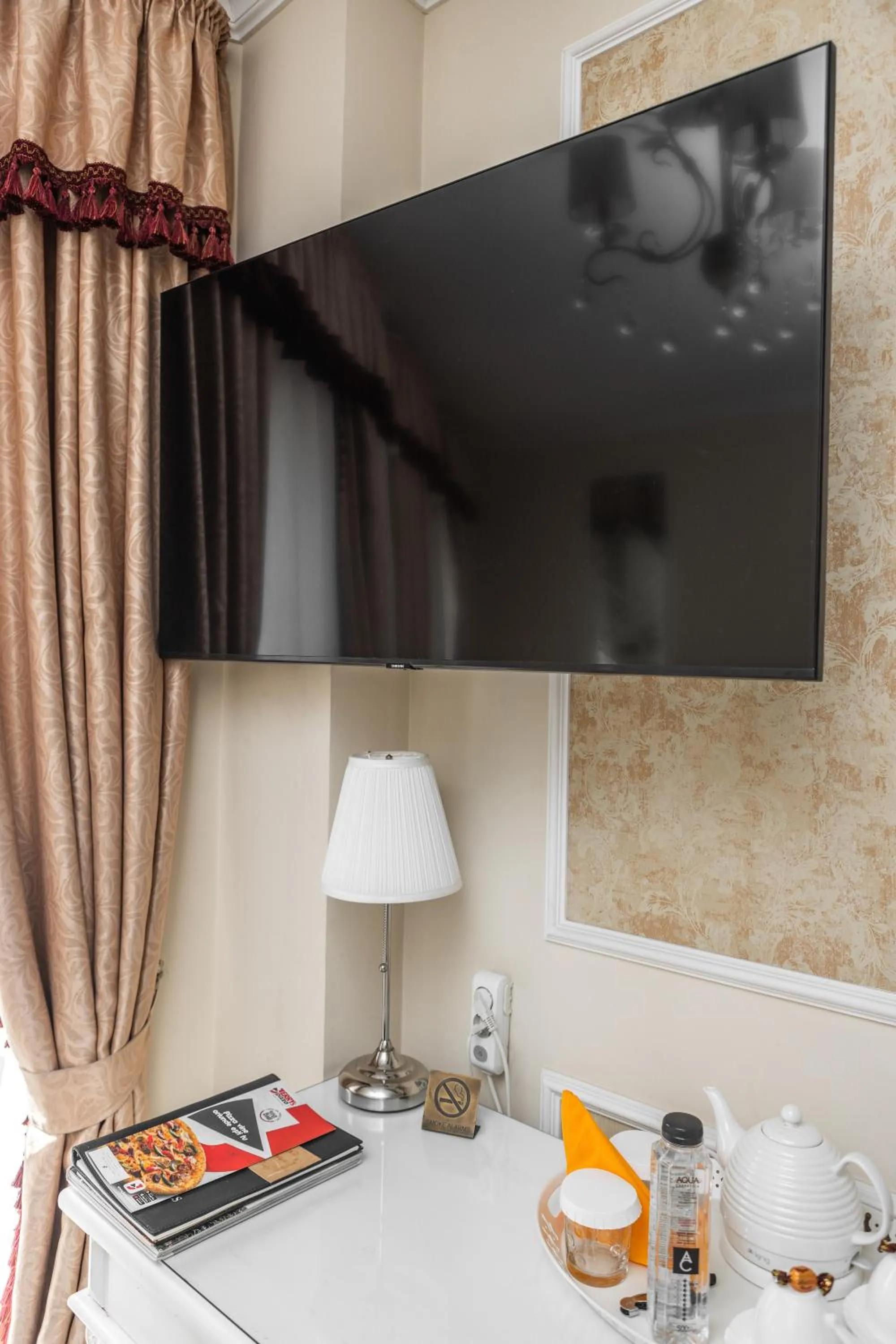 TV and multimedia in Villa Boutique Lafayette