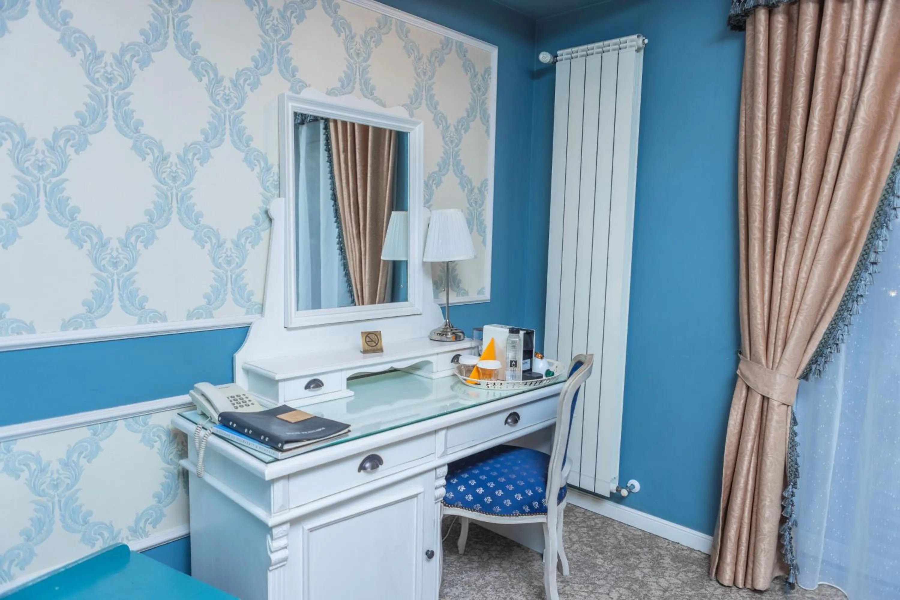 hair dresser in Villa Boutique Lafayette