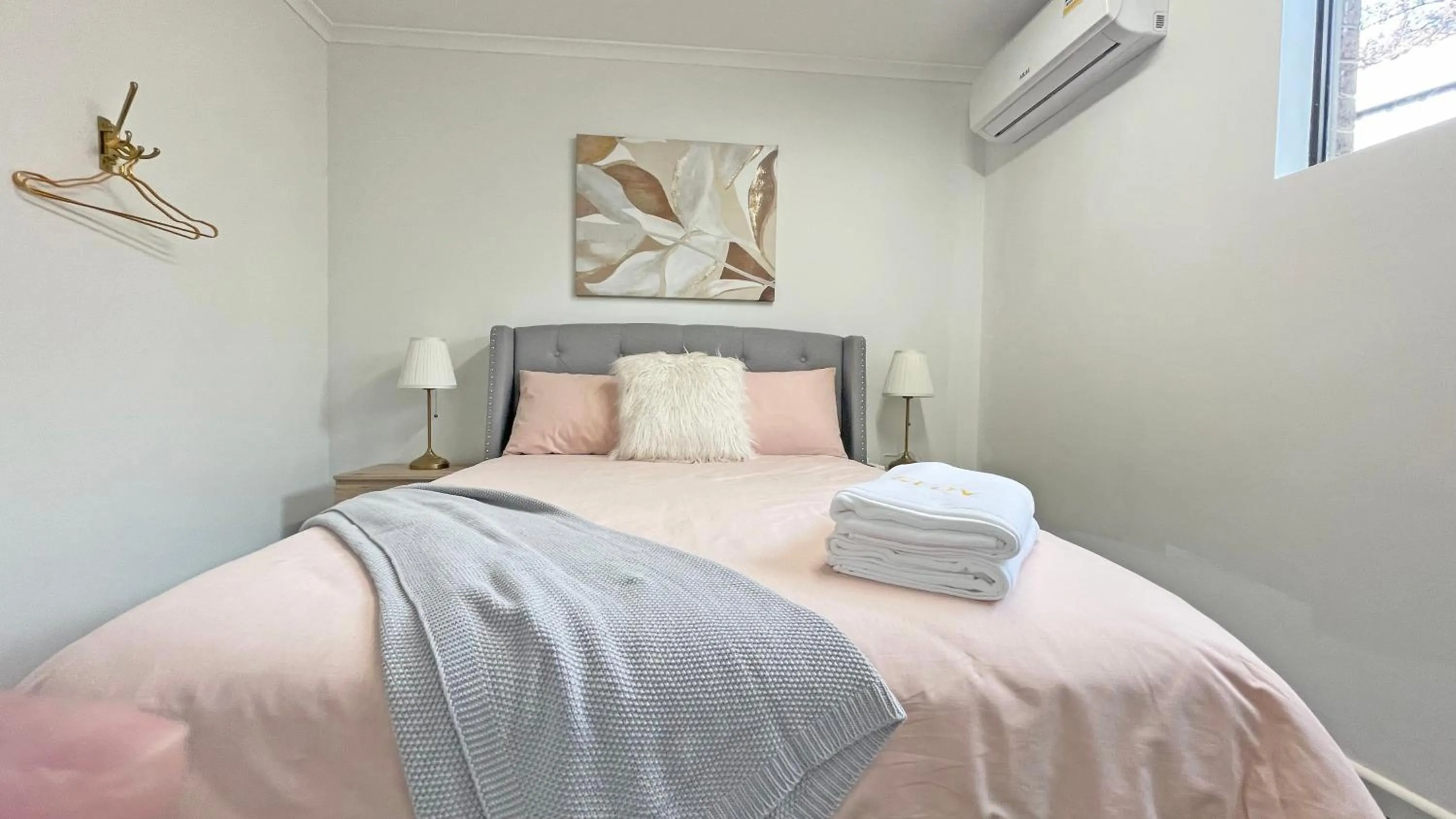 Pet Friendly Well-appointed 3BM Retreat Parking Netflix