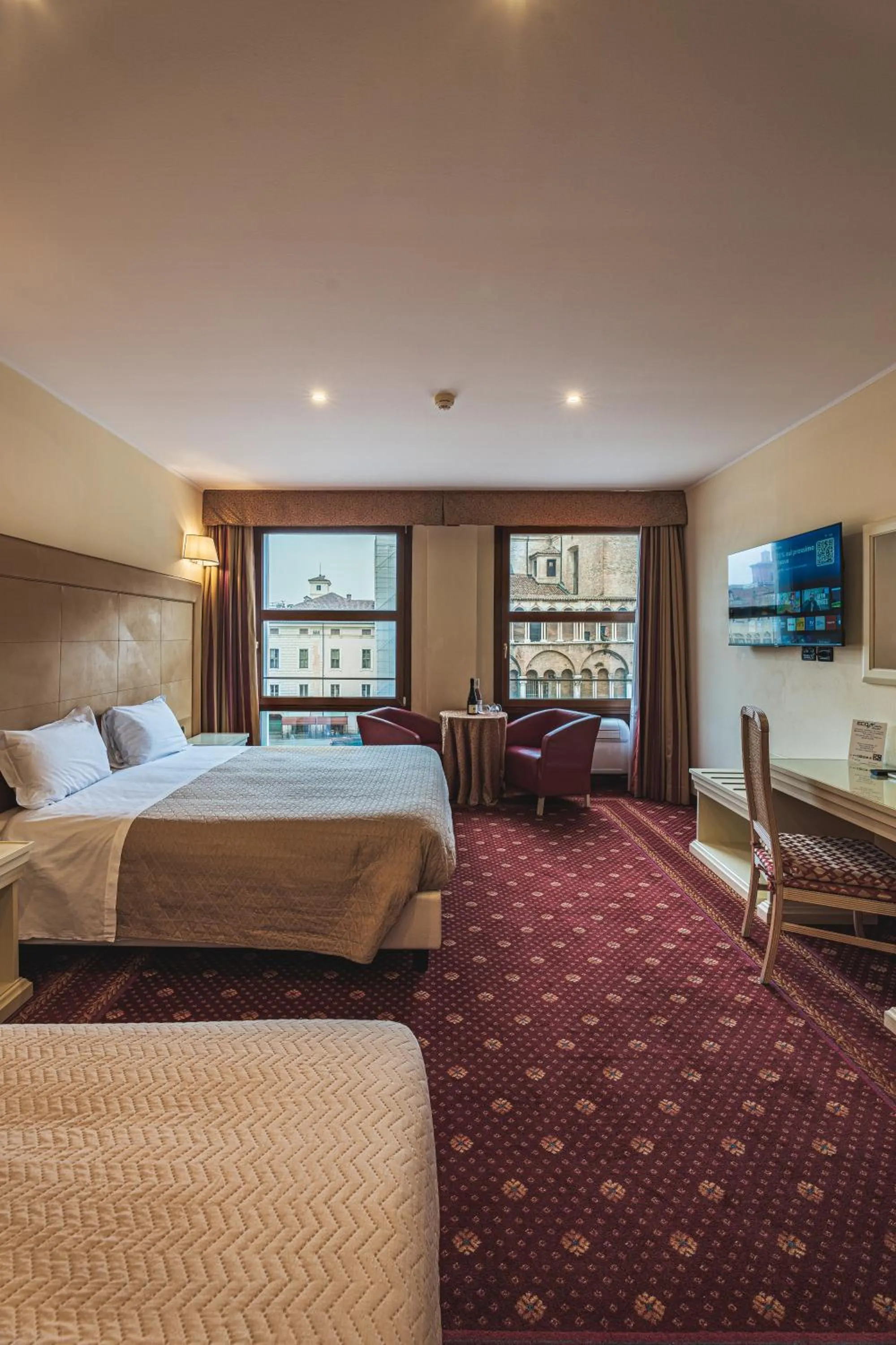 Photo of the whole room, Bed in THE DOME - Panoramic Rooms