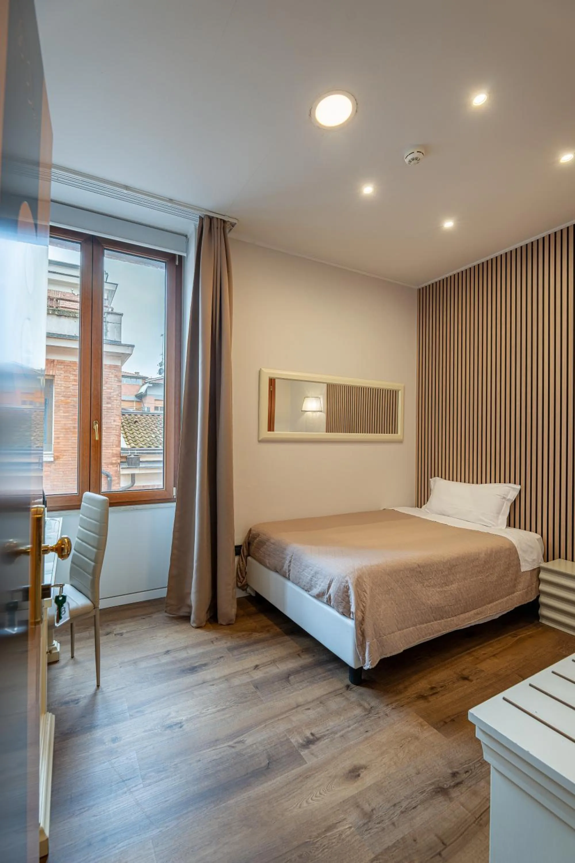 Photo of the whole room, Bed in THE DOME - Panoramic Rooms