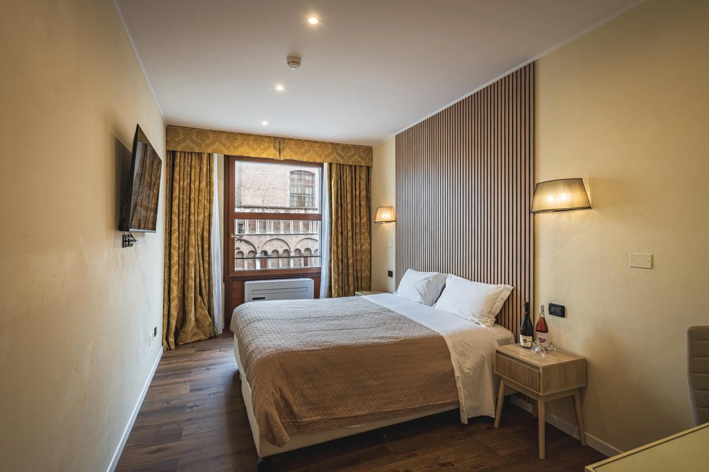 Photo of the whole room, Bed in THE DOME - Panoramic Rooms