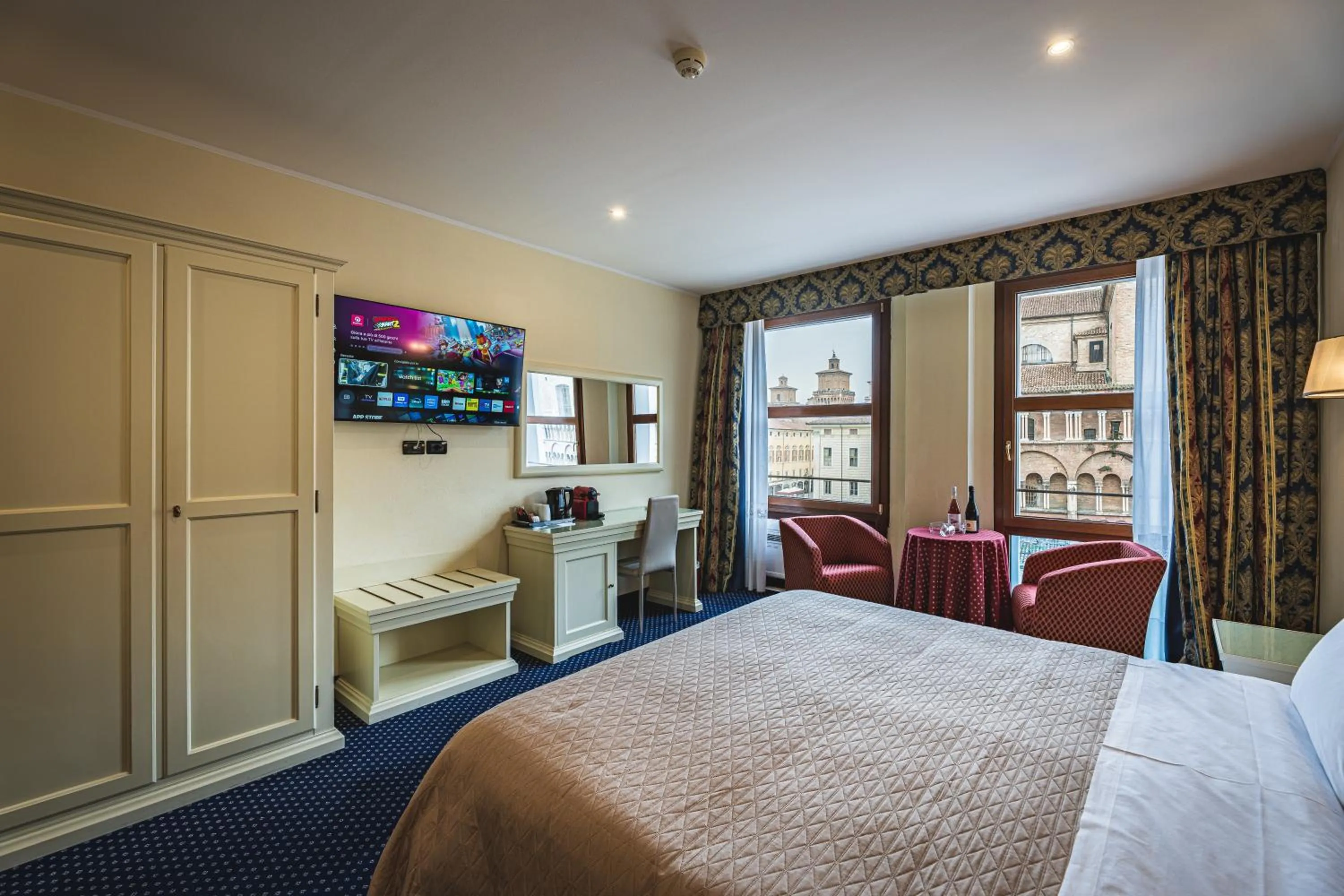 Photo of the whole room, Bed in THE DOME - Panoramic Rooms