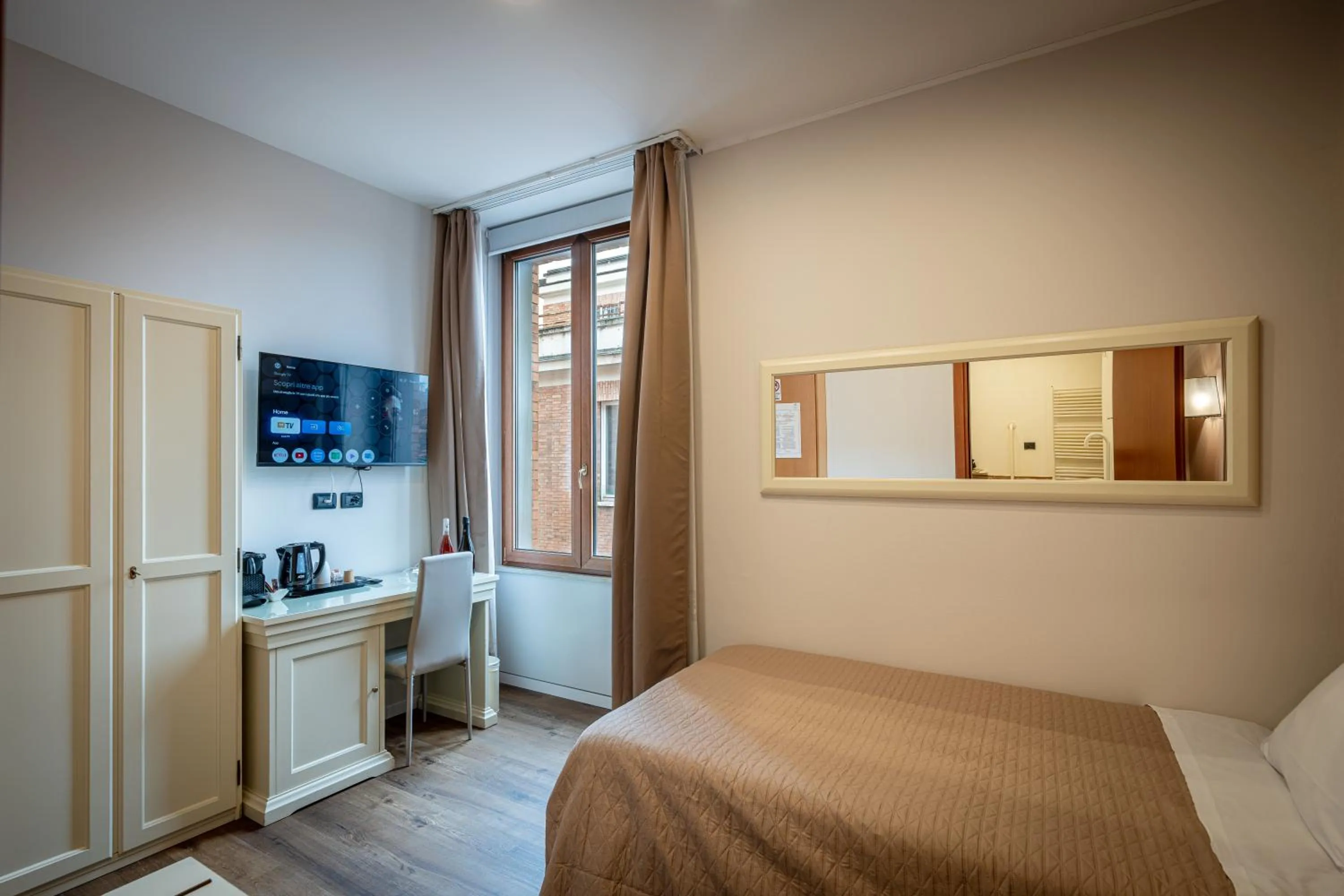 Photo of the whole room, Bed in THE DOME - Panoramic Rooms