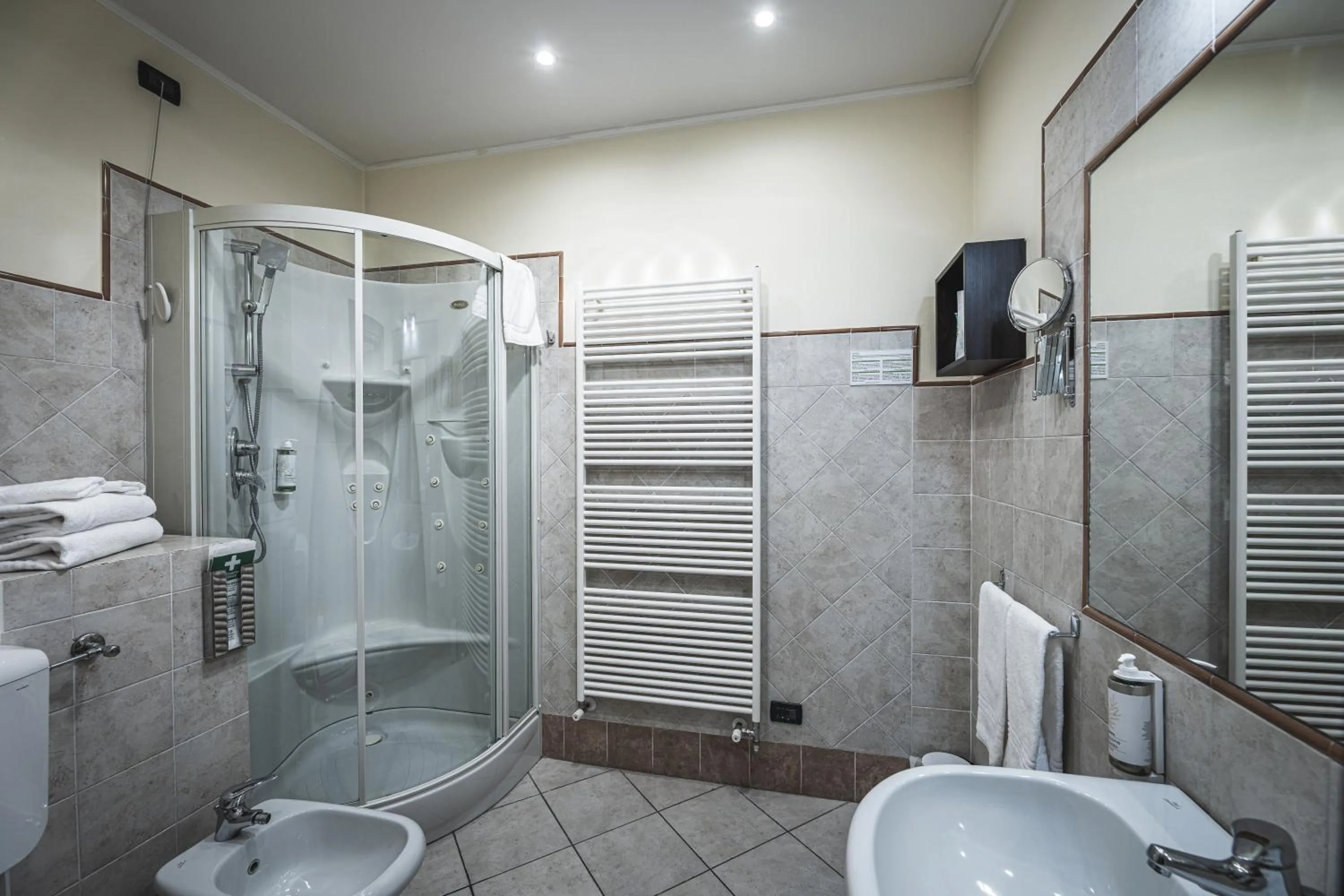 Shower in THE DOME - Panoramic Rooms