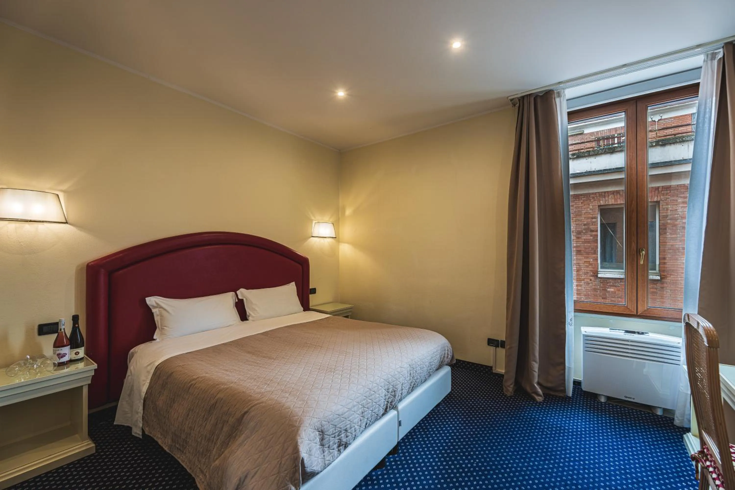 Photo of the whole room, Bed in THE DOME - Panoramic Rooms