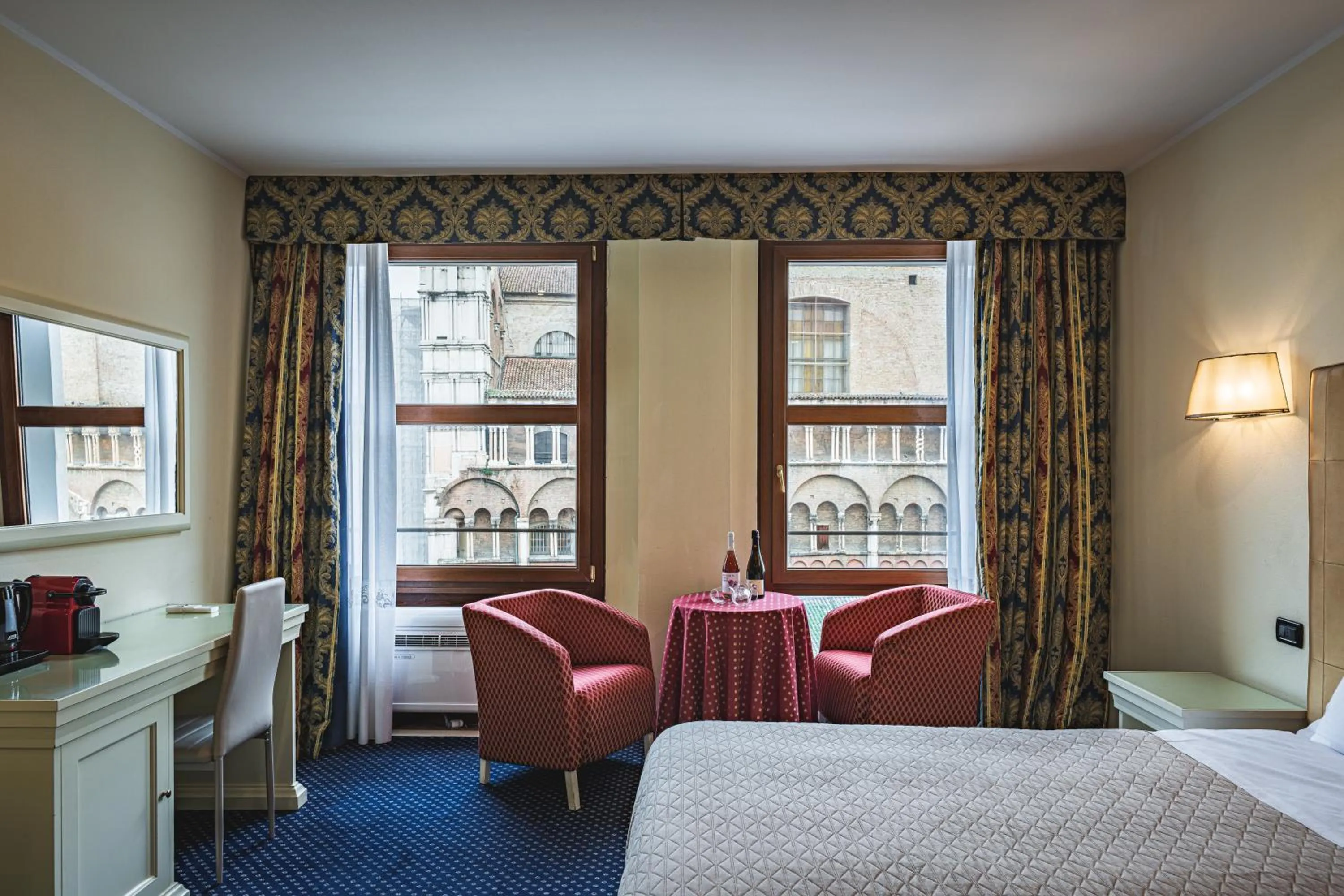 Photo of the whole room, Bed in THE DOME - Panoramic Rooms