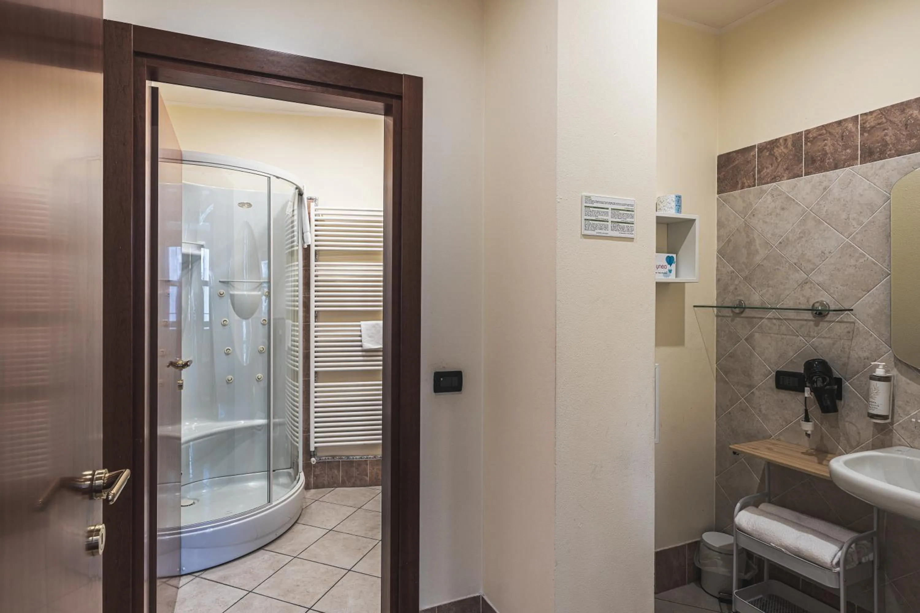 Shower in THE DOME - Panoramic Rooms