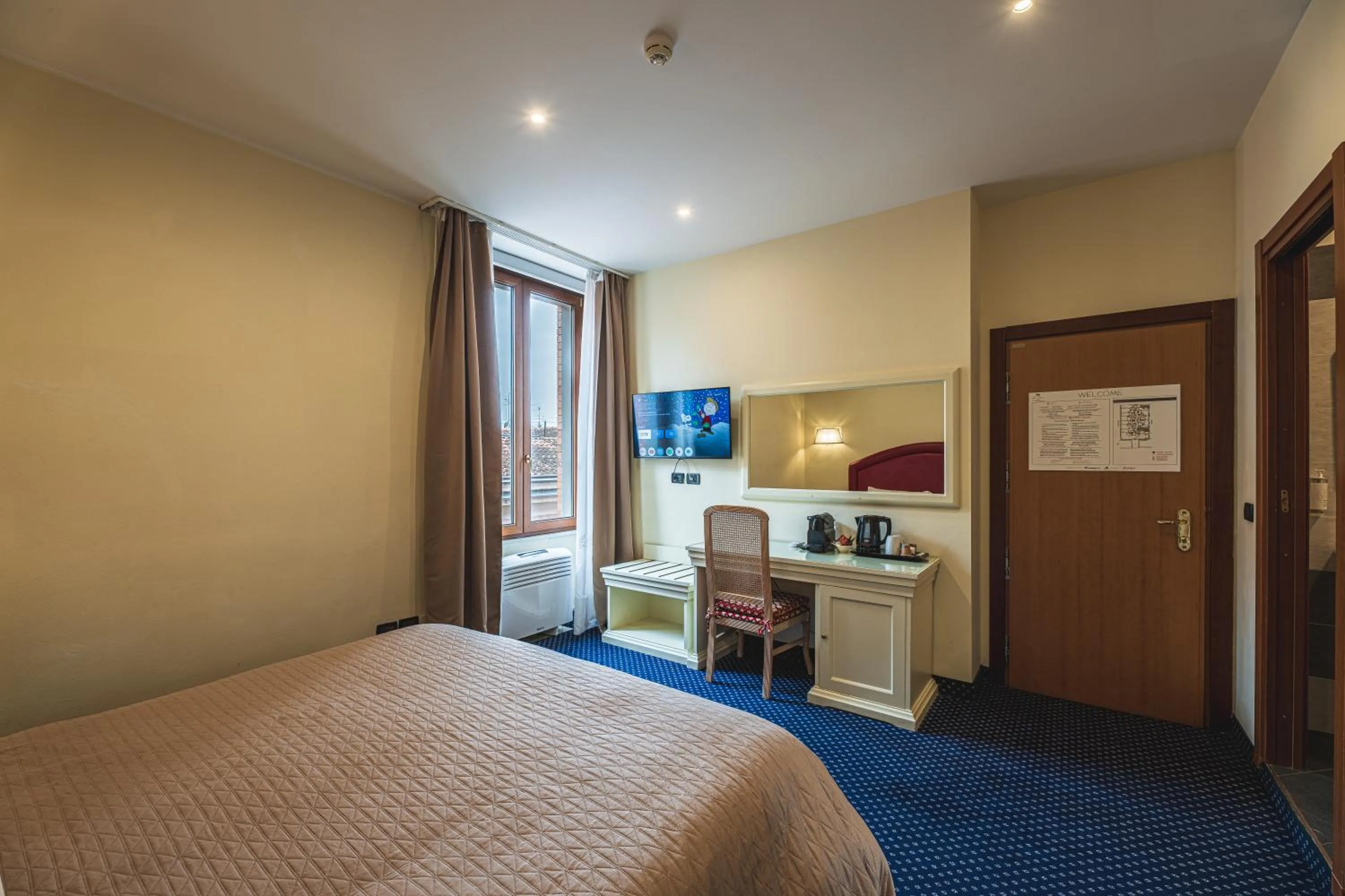 Photo of the whole room, Bed in THE DOME - Panoramic Rooms