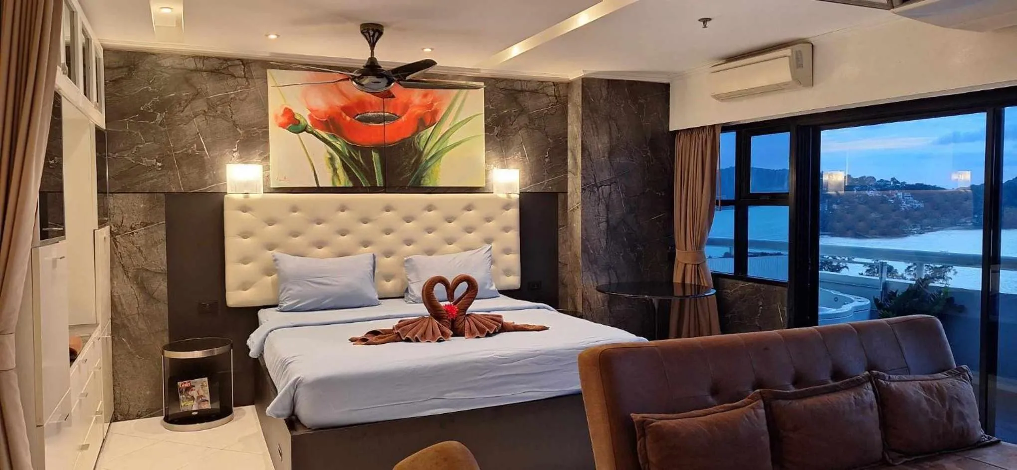 Bed in Patong Tower Holiday Rentals
