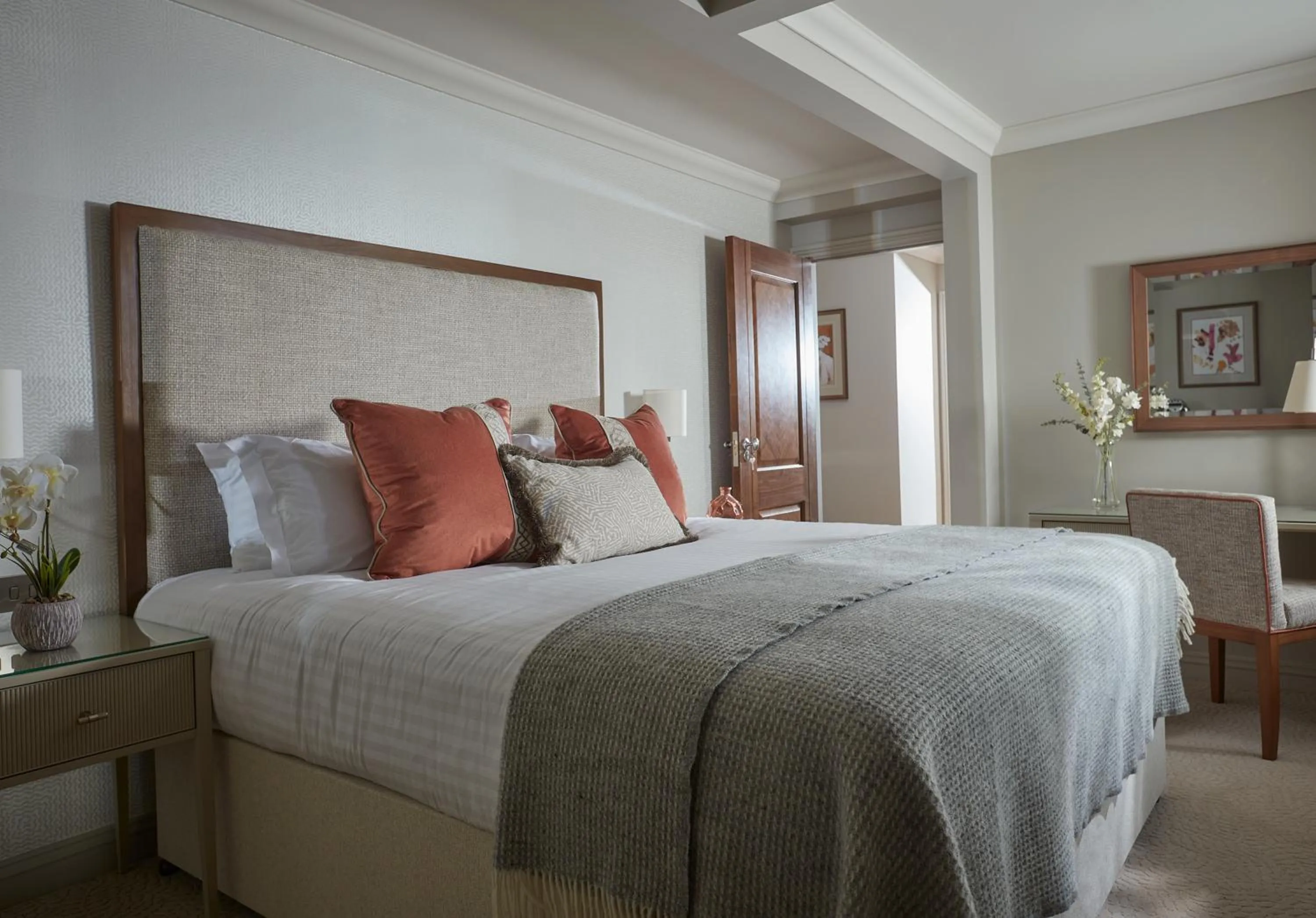 Bedroom, Bed in Brockencote Hall