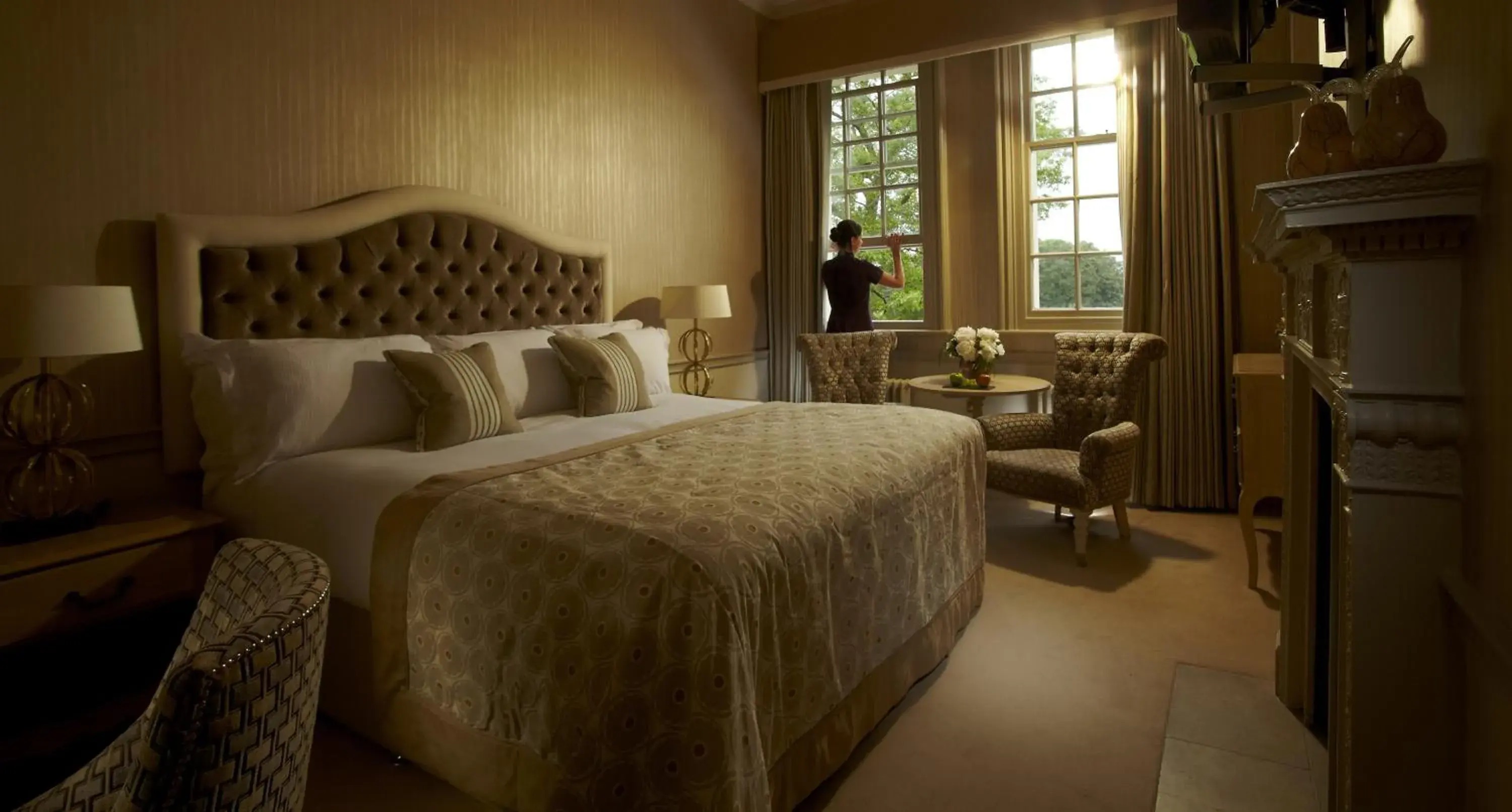 Bedroom, Bed in Brockencote Hall Bedroom, Bed in Brockencote Hall