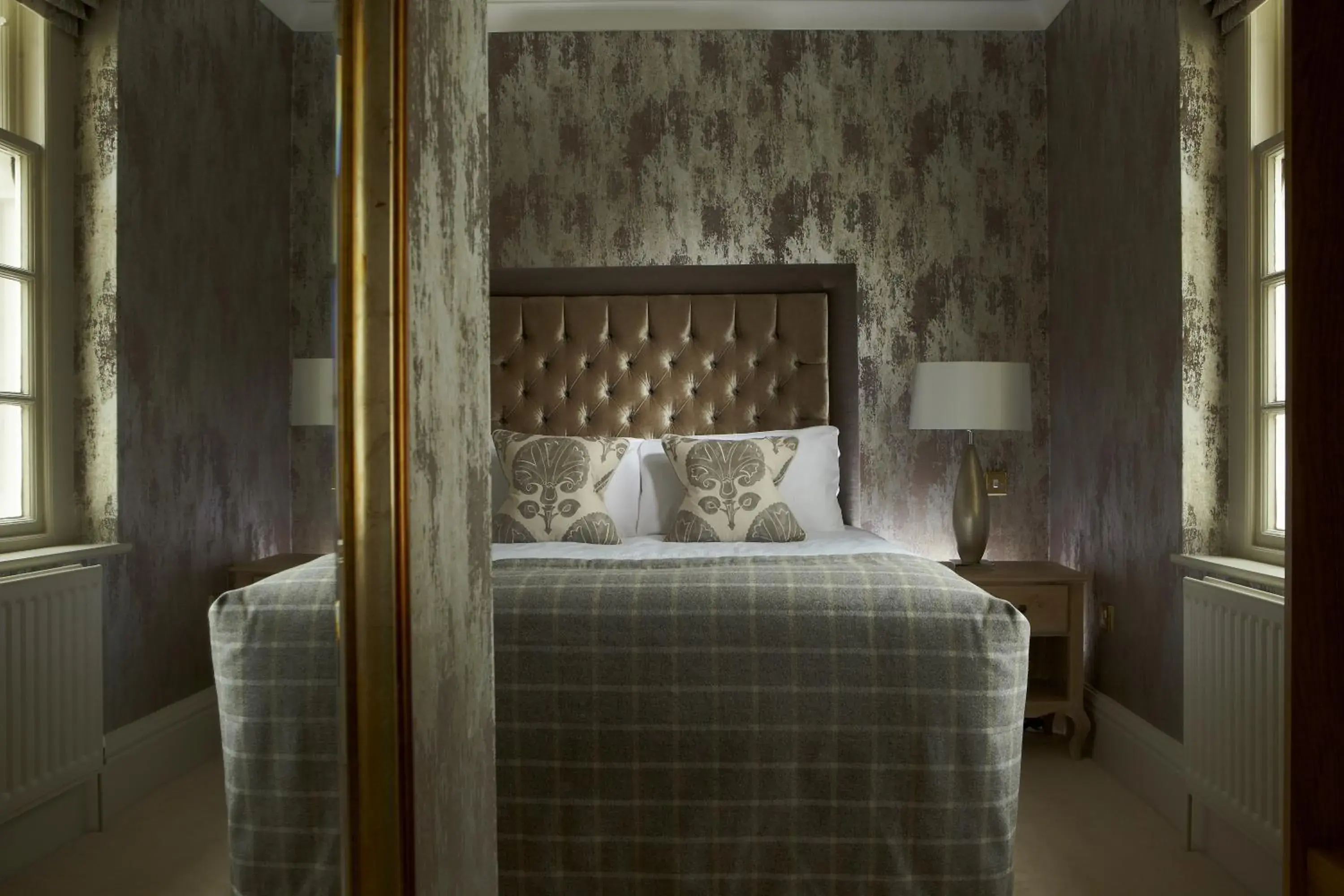 Bedroom, Bed in Brockencote Hall Bedroom, Bed in Brockencote Hall