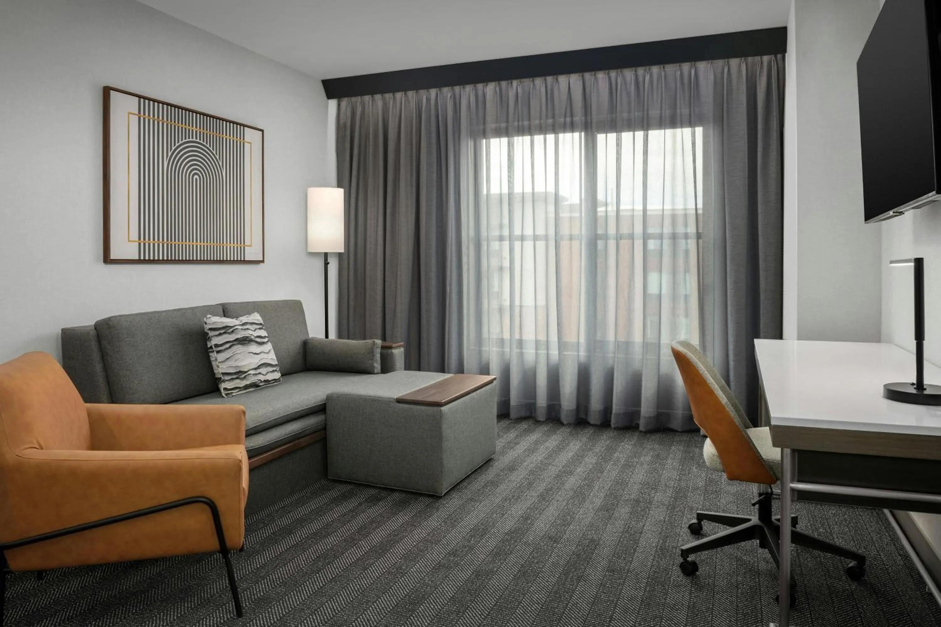 Living room in Courtyard by Marriott Bozeman