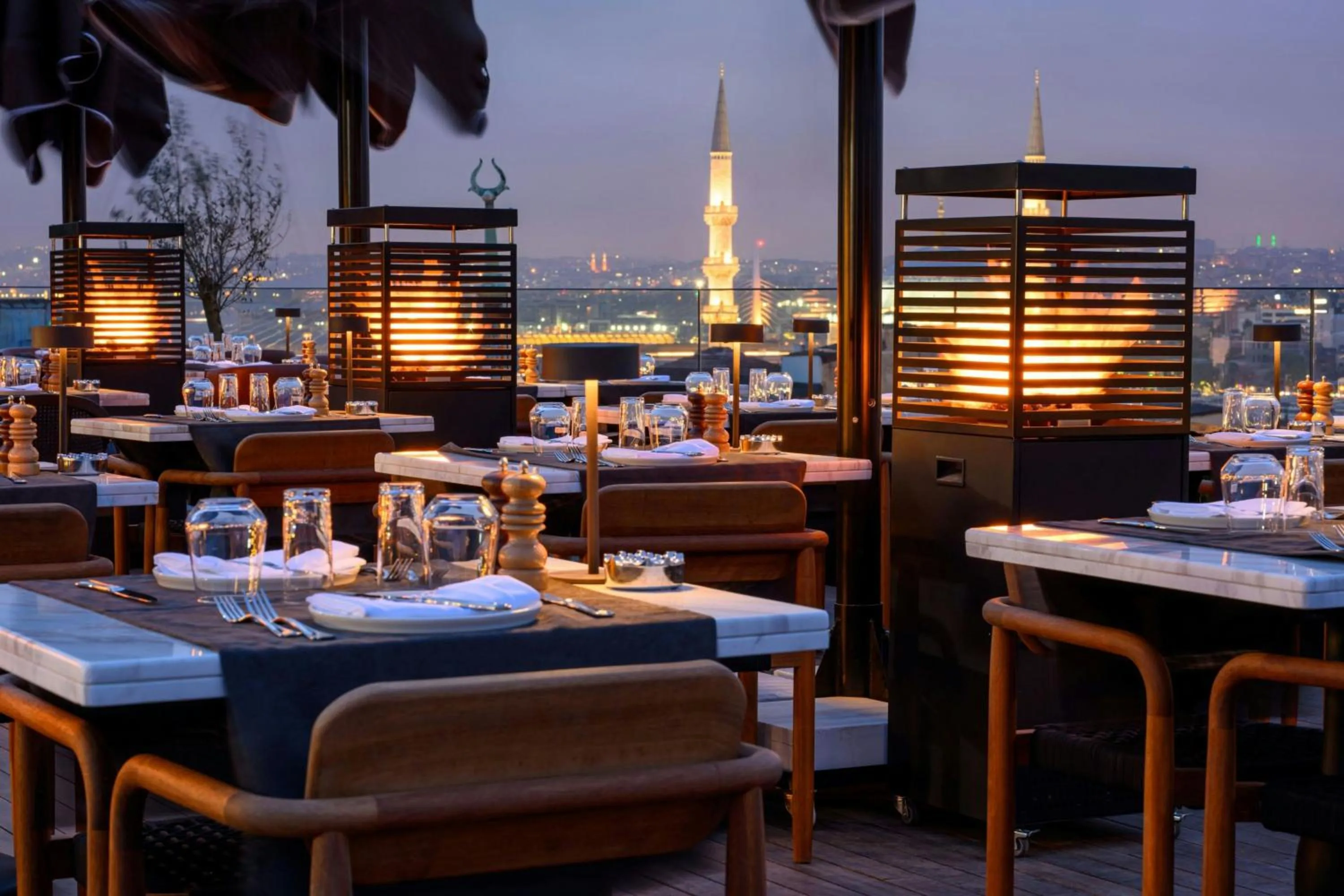 Lounge or bar in Orient Occident Hotel Istanbul, Autograph Collection