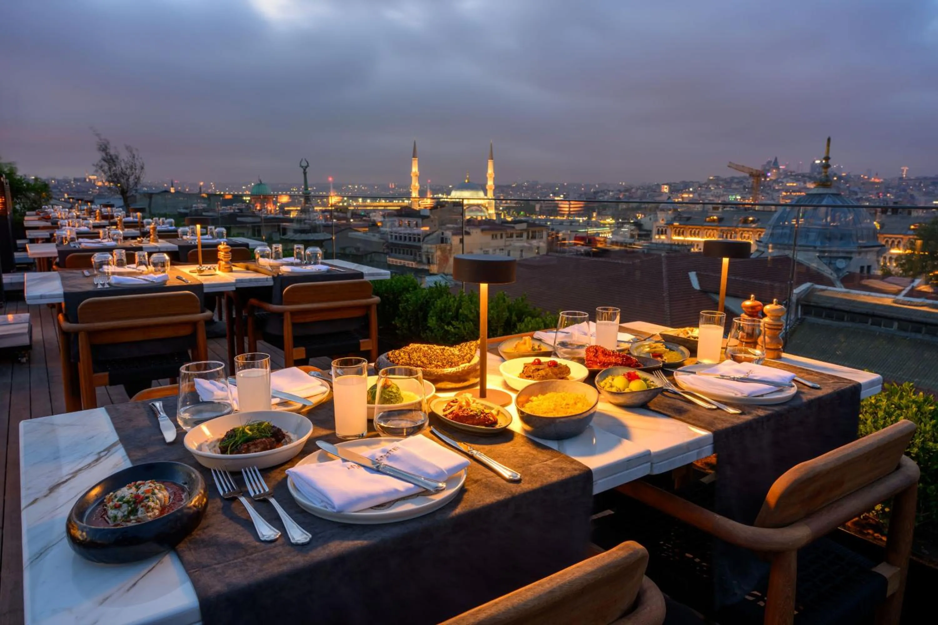 Restaurant/places to eat in Orient Occident Hotel Istanbul, Autograph Collection