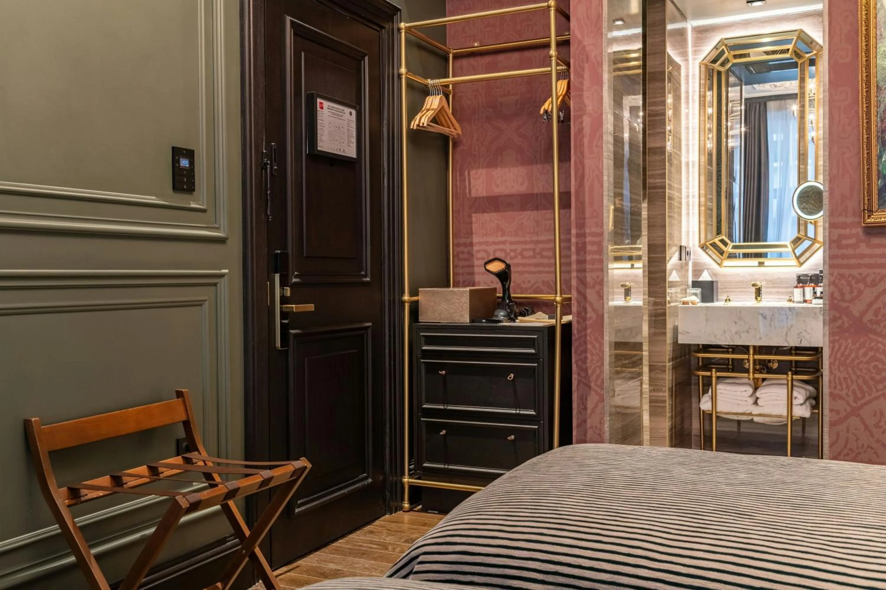 Photo of the whole room, Bed in Orient Occident Hotel Istanbul, Autograph Collection