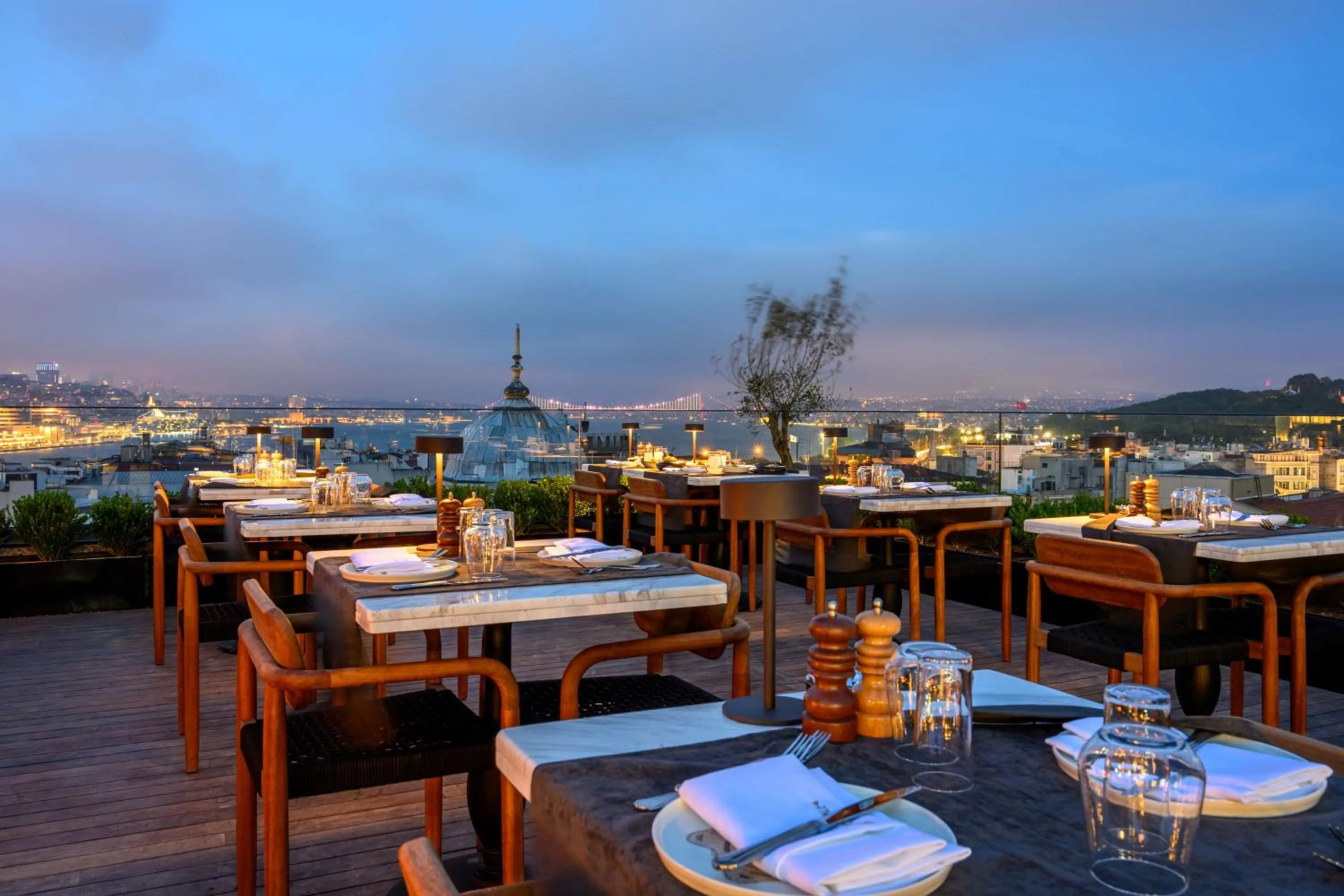 Restaurant/places to eat in Orient Occident Hotel Istanbul, Autograph Collection