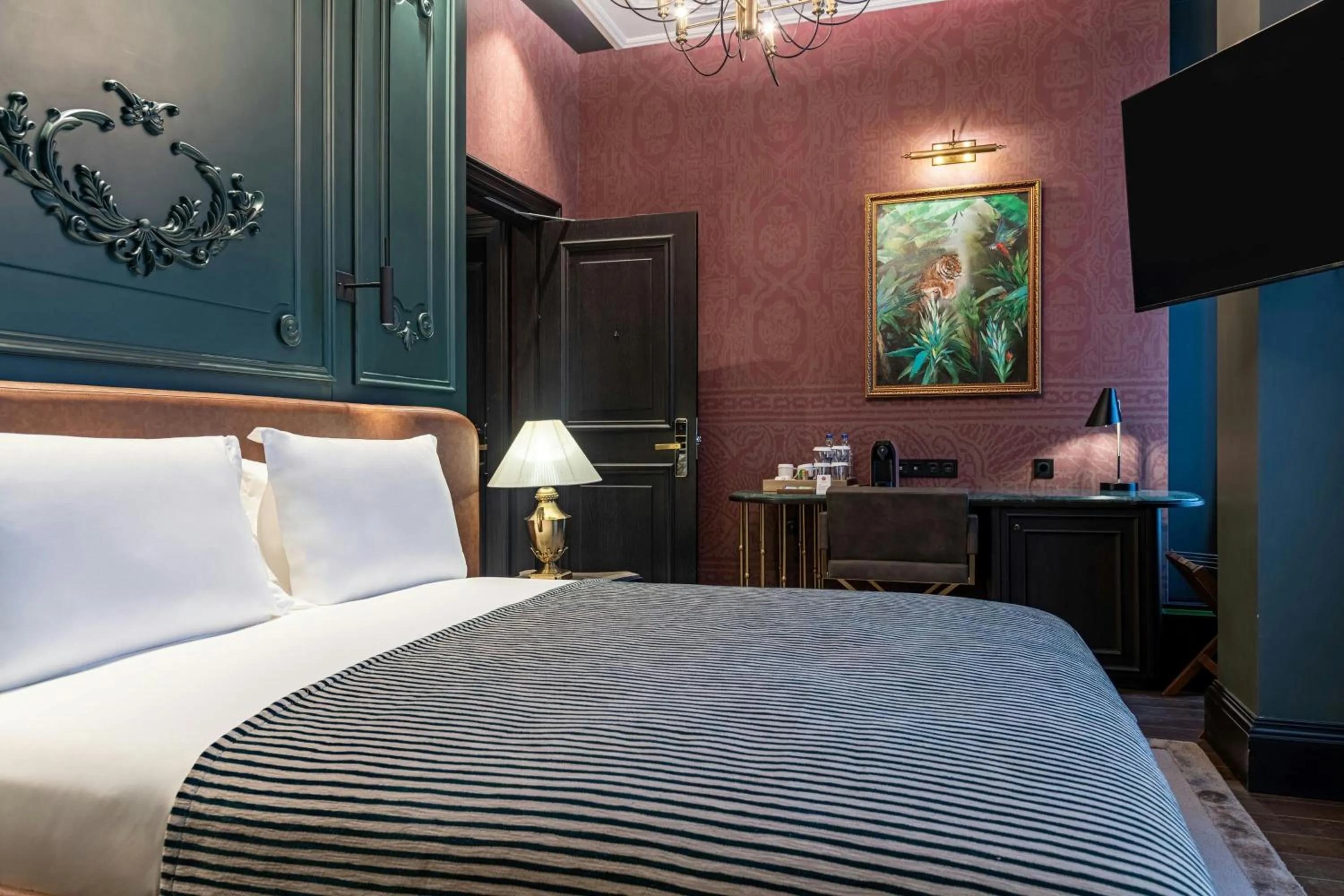 Photo of the whole room, Bed in Orient Occident Hotel Istanbul, Autograph Collection