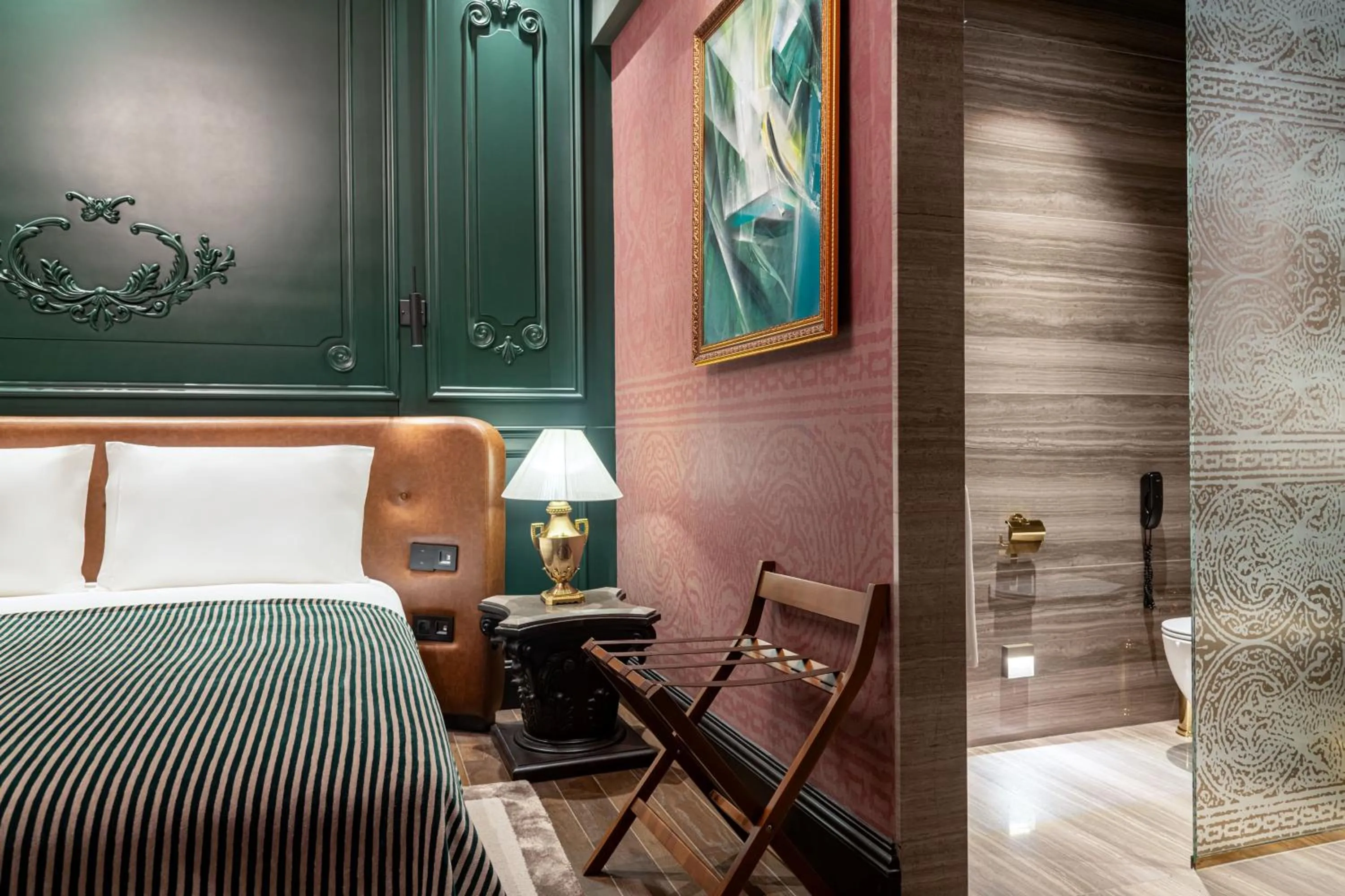 Bedroom, Bed in Orient Occident Hotel Istanbul, Autograph Collection