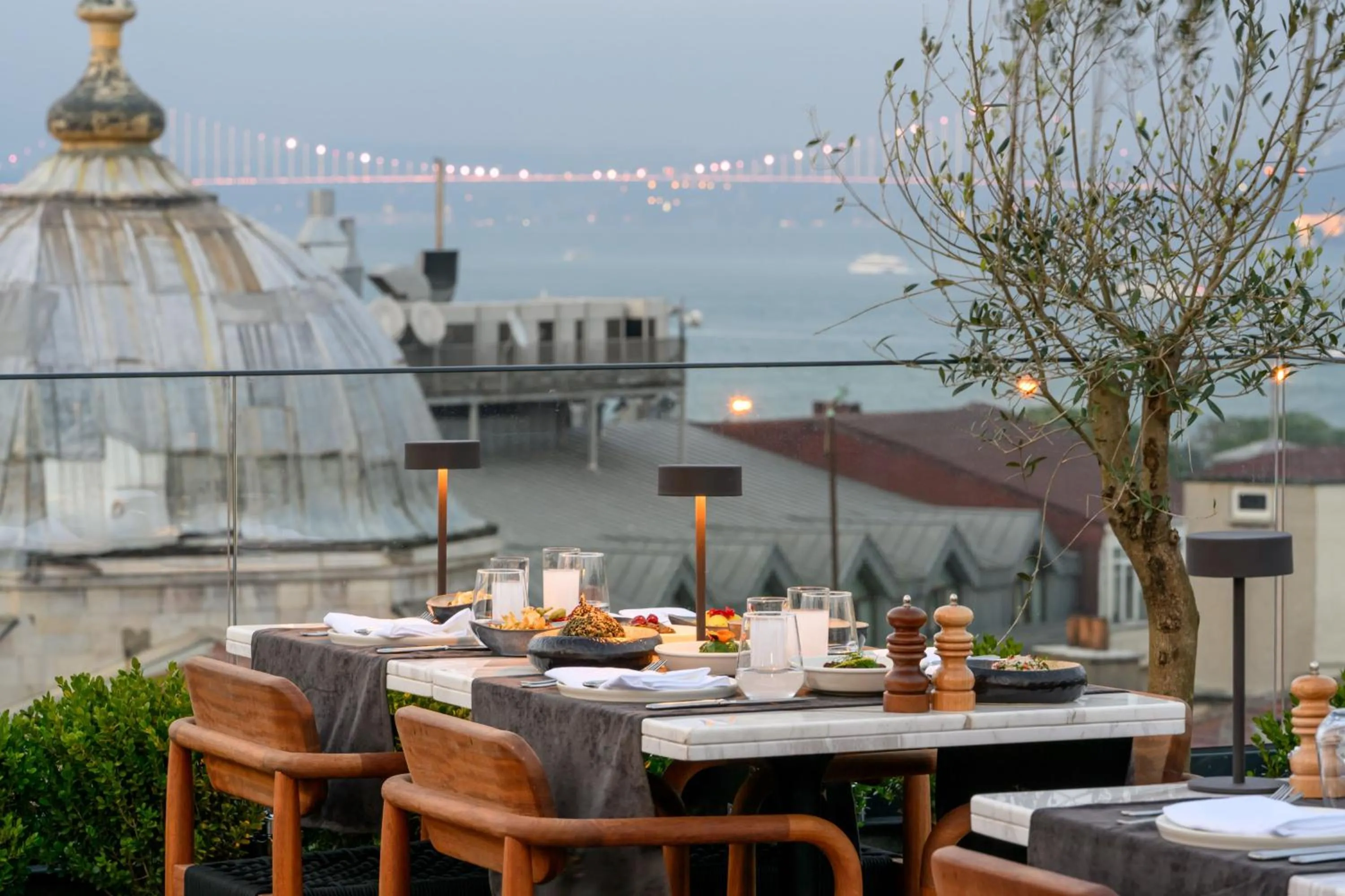 Restaurant/places to eat in Orient Occident Hotel Istanbul, Autograph Collection