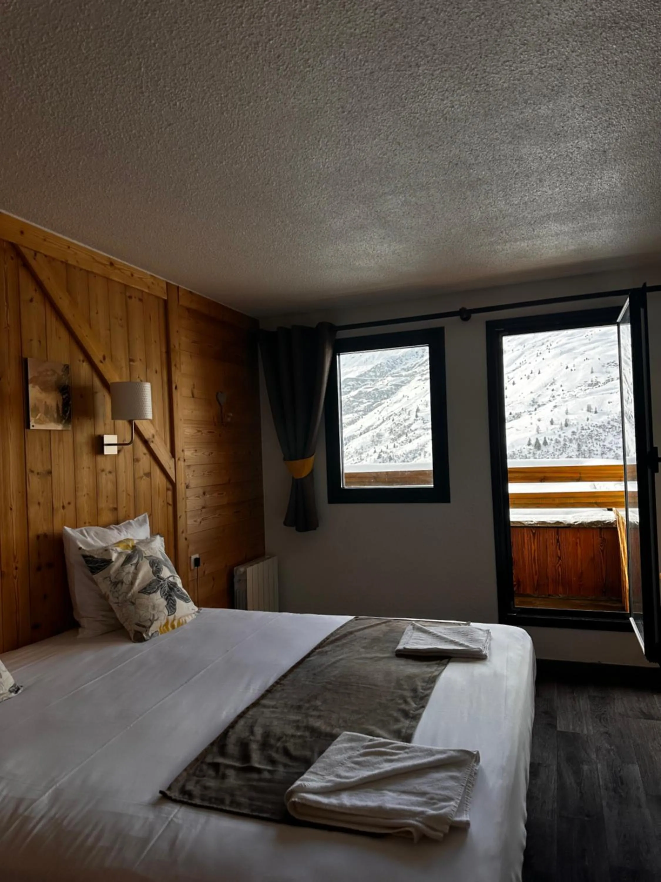 Bed in Hôtel & Spa Les Carrettes